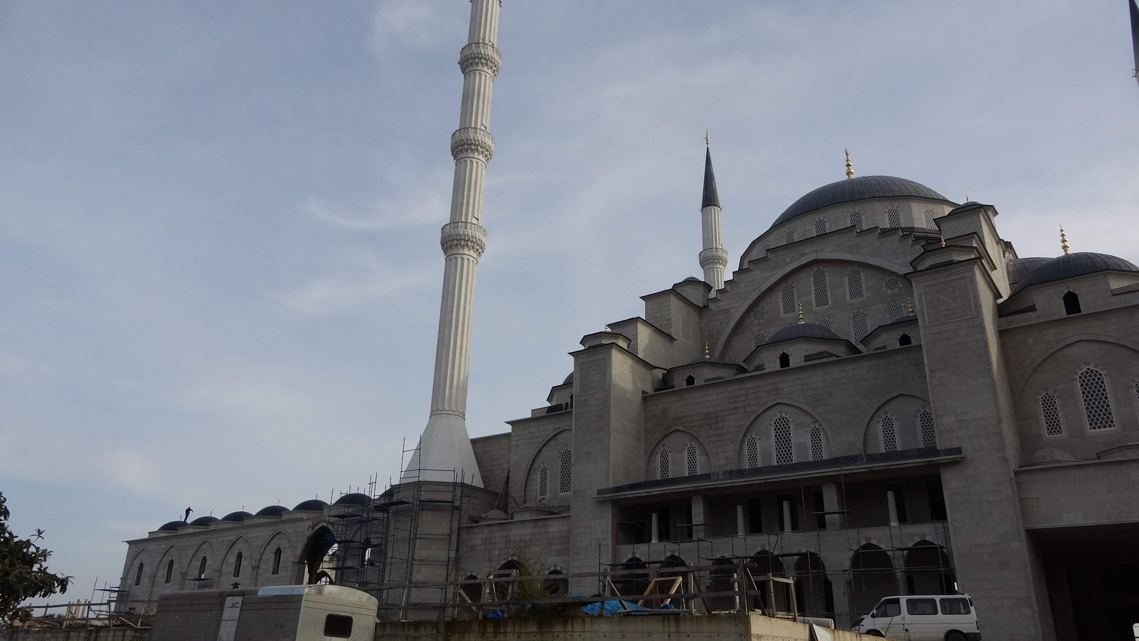 Tamamlandığında Doğu Karadeniz’in en büyük cami ve külliyesi olacak