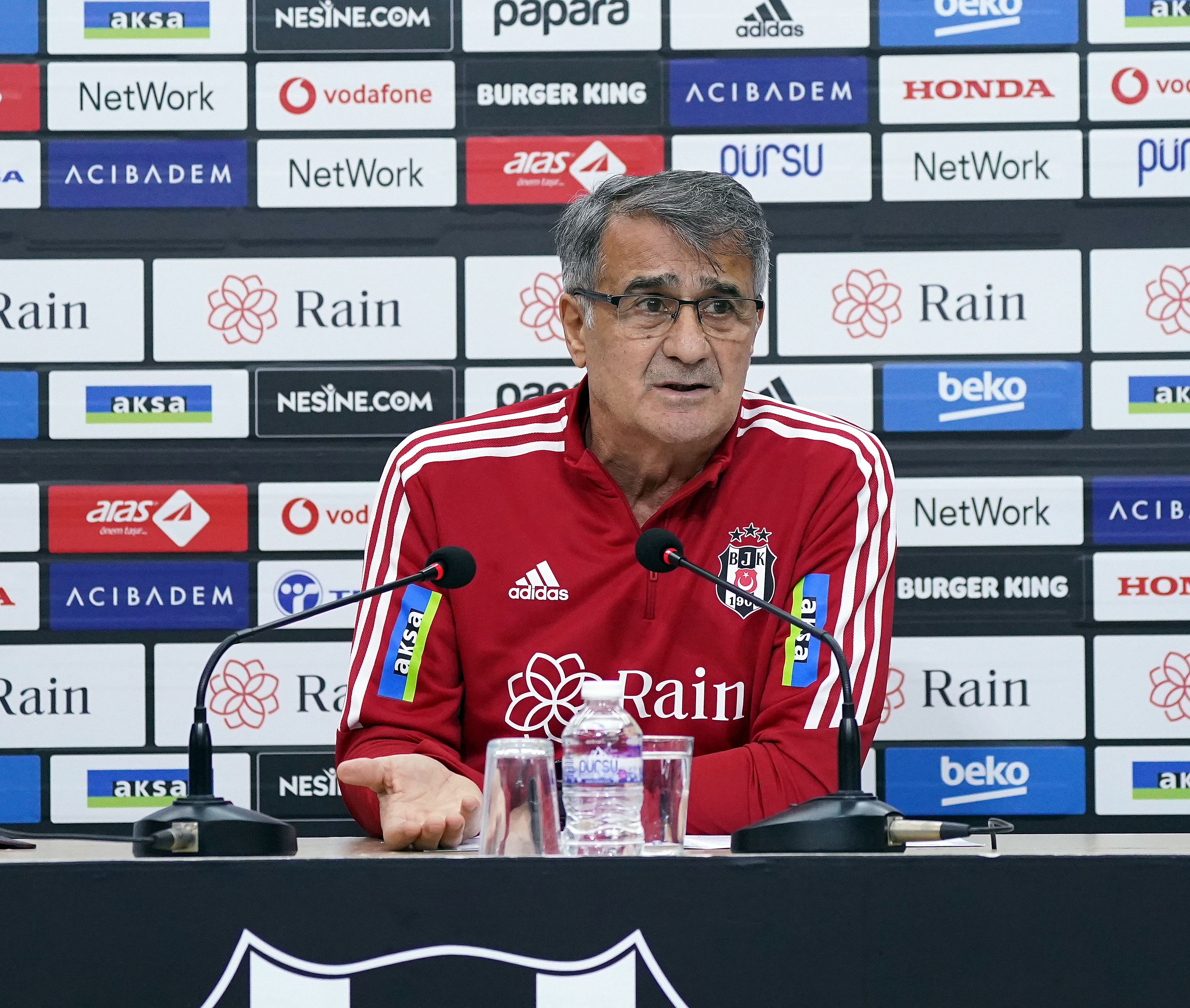 Şenol Güneş: 'Brezilya gibi bir oyun istiyorum'