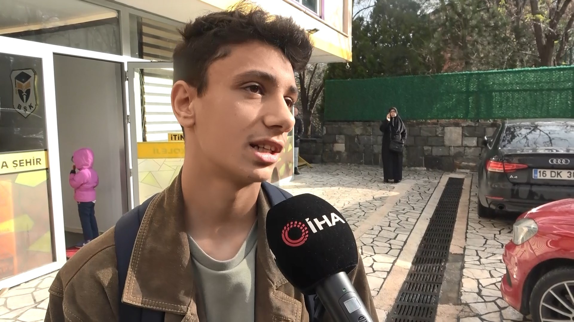 'Baba okul iflas etmiş' dedi, yüzlerce öğrenci mağdur oldu