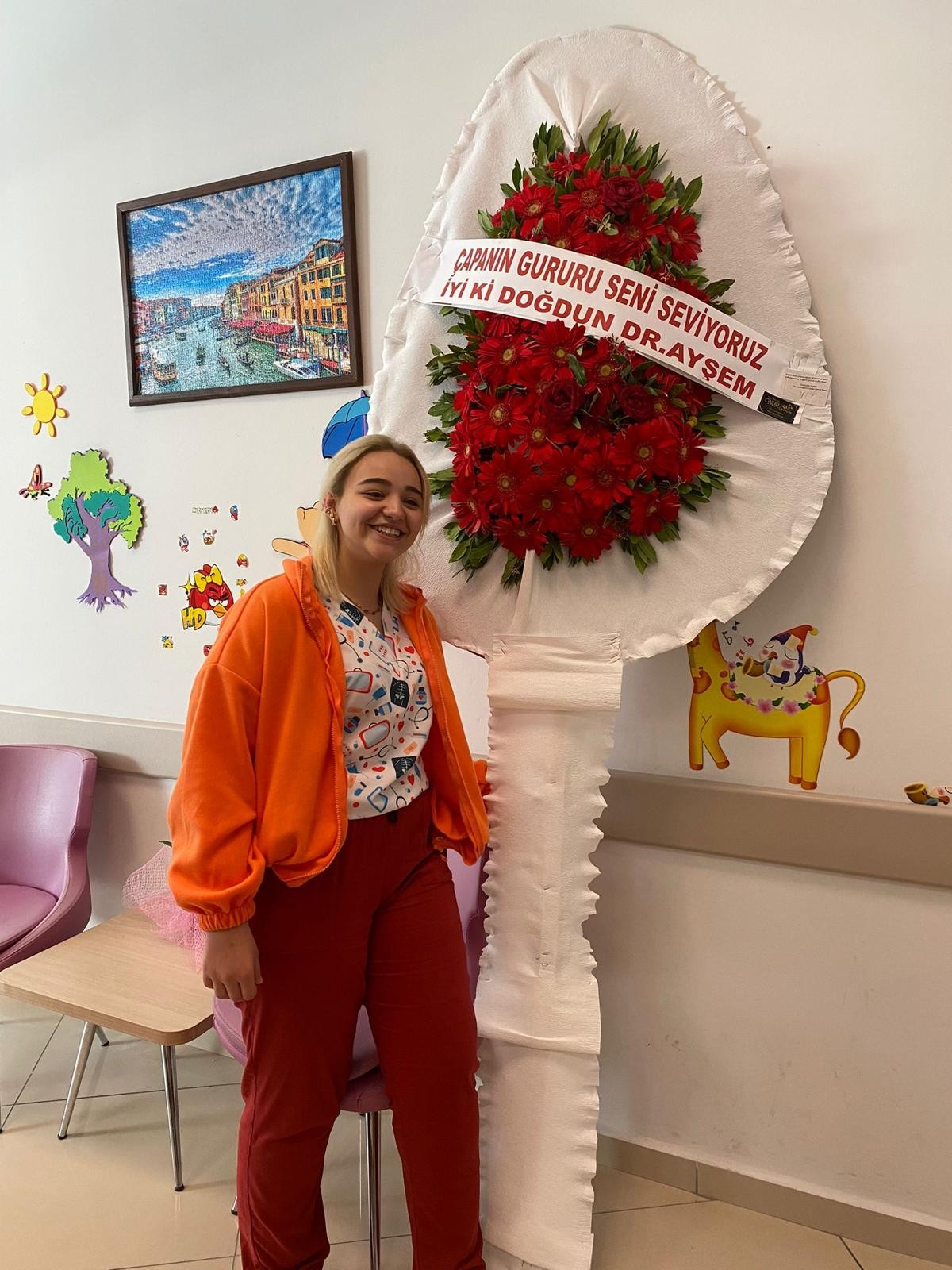 Sahte doktora çiçek teslimatı yapan çiçekçi: 'Şok olduk'