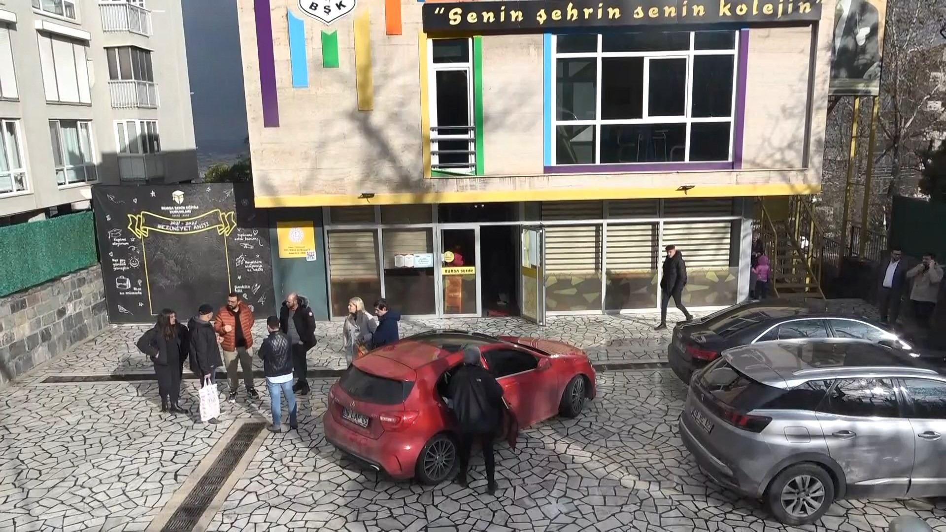 'Baba okul iflas etmiş' dedi, yüzlerce öğrenci mağdur oldu