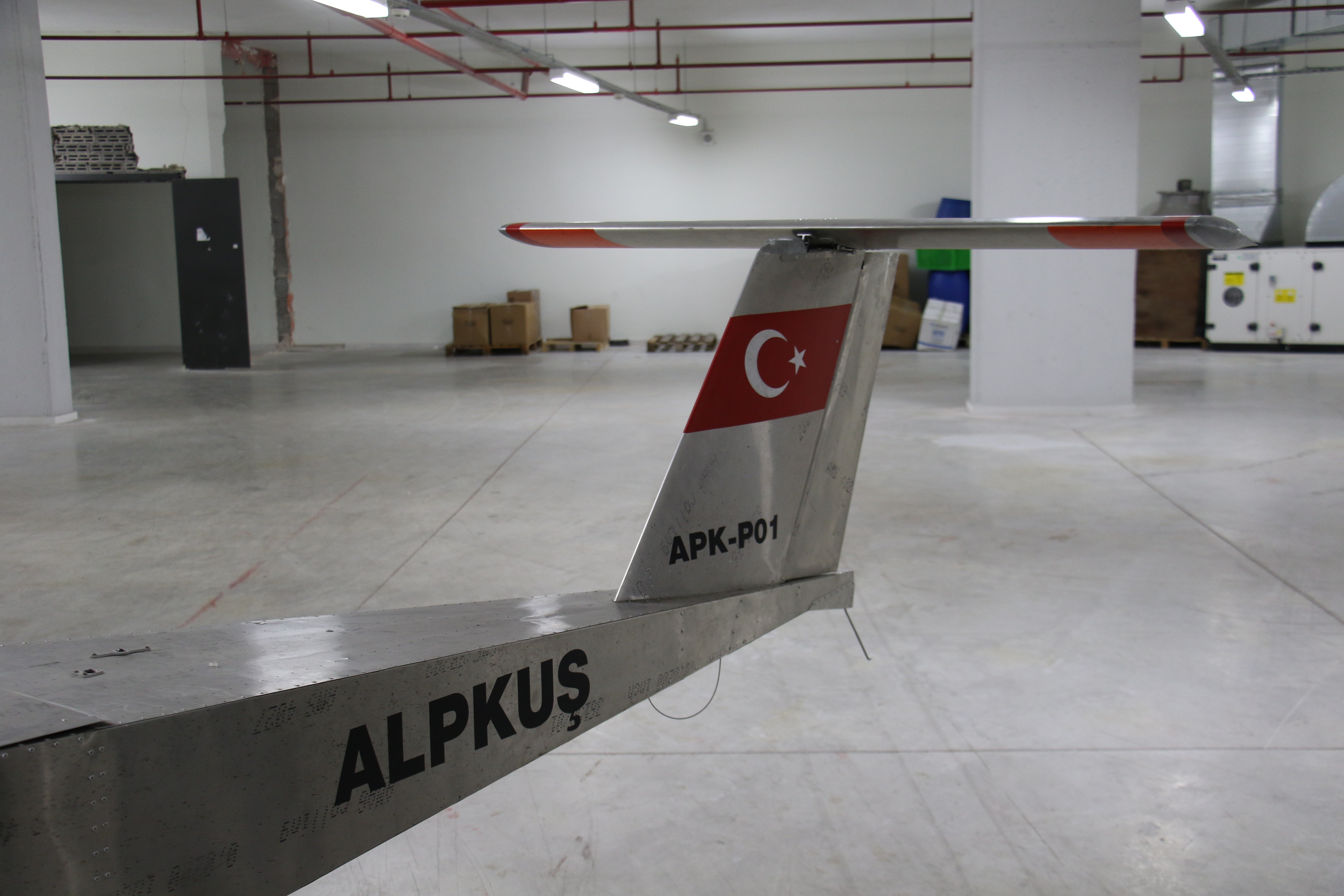 Evinin terasında yaptığı insansız hava aracı, Yunanistan tarafından ilk insansız hava aracı olarak tanıtıldı