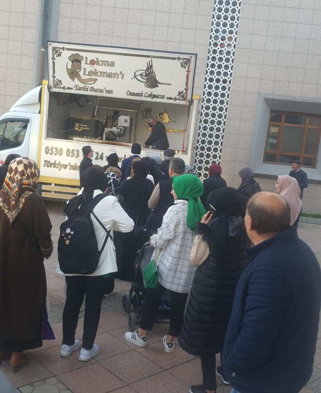 Bursa'da Messi için lokma dağıtıldı