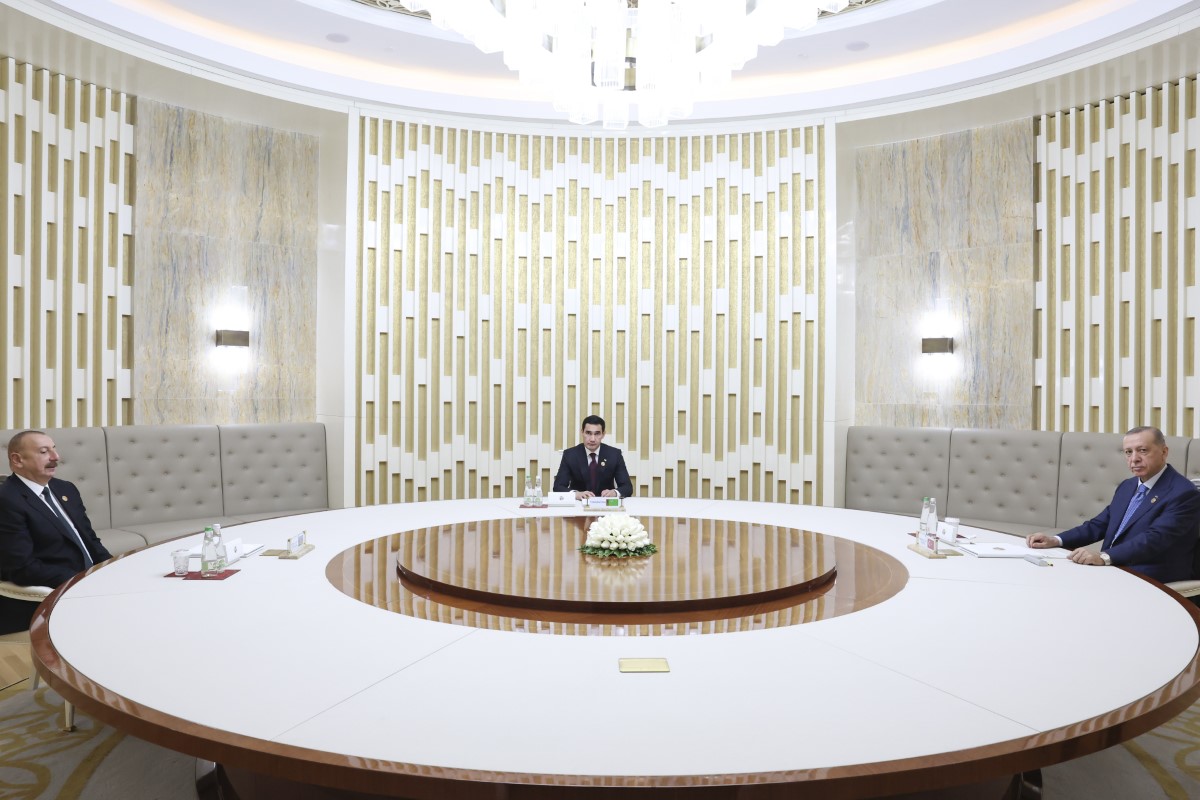 Cumhurbaşkanı Erdoğan, Aliyev ve Berdimuhamedov ile aile fotoğrafı çektirdi