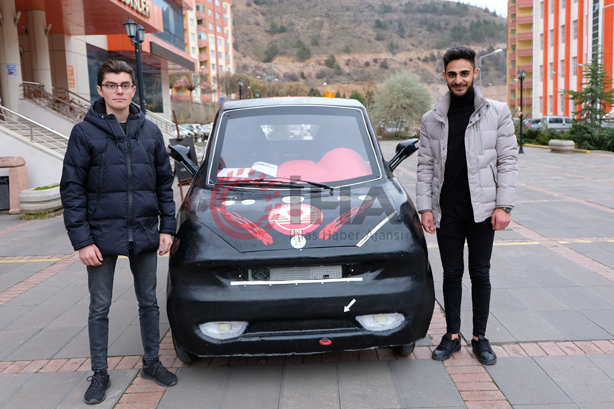 Gümüşhane Üniversitesi öğrencileri 120 kilometre hıza ulaşabilen elektrikli araç yaptı