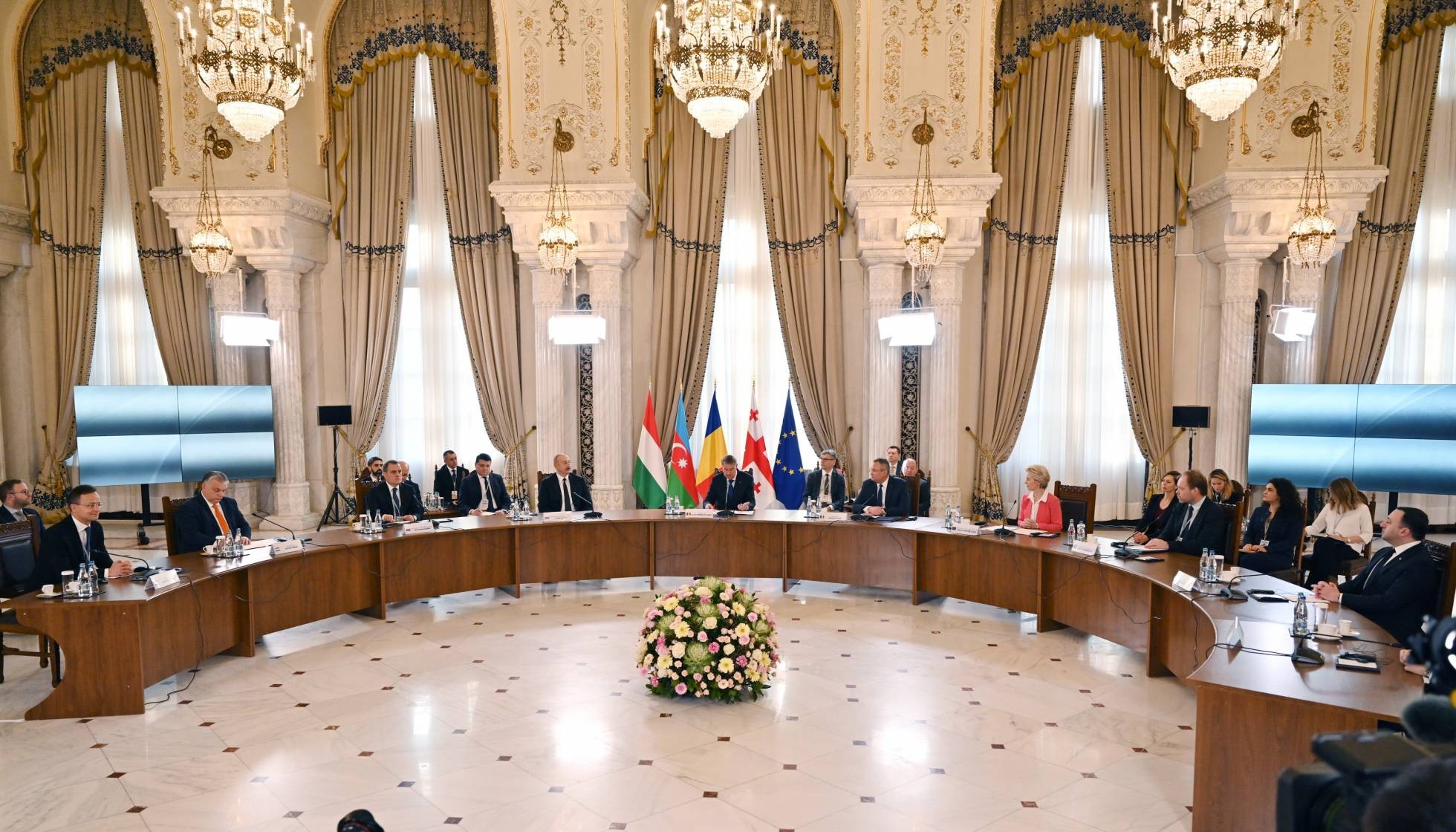 AB'ye Karadeniz'in altından elektrik hattı döşeniyor