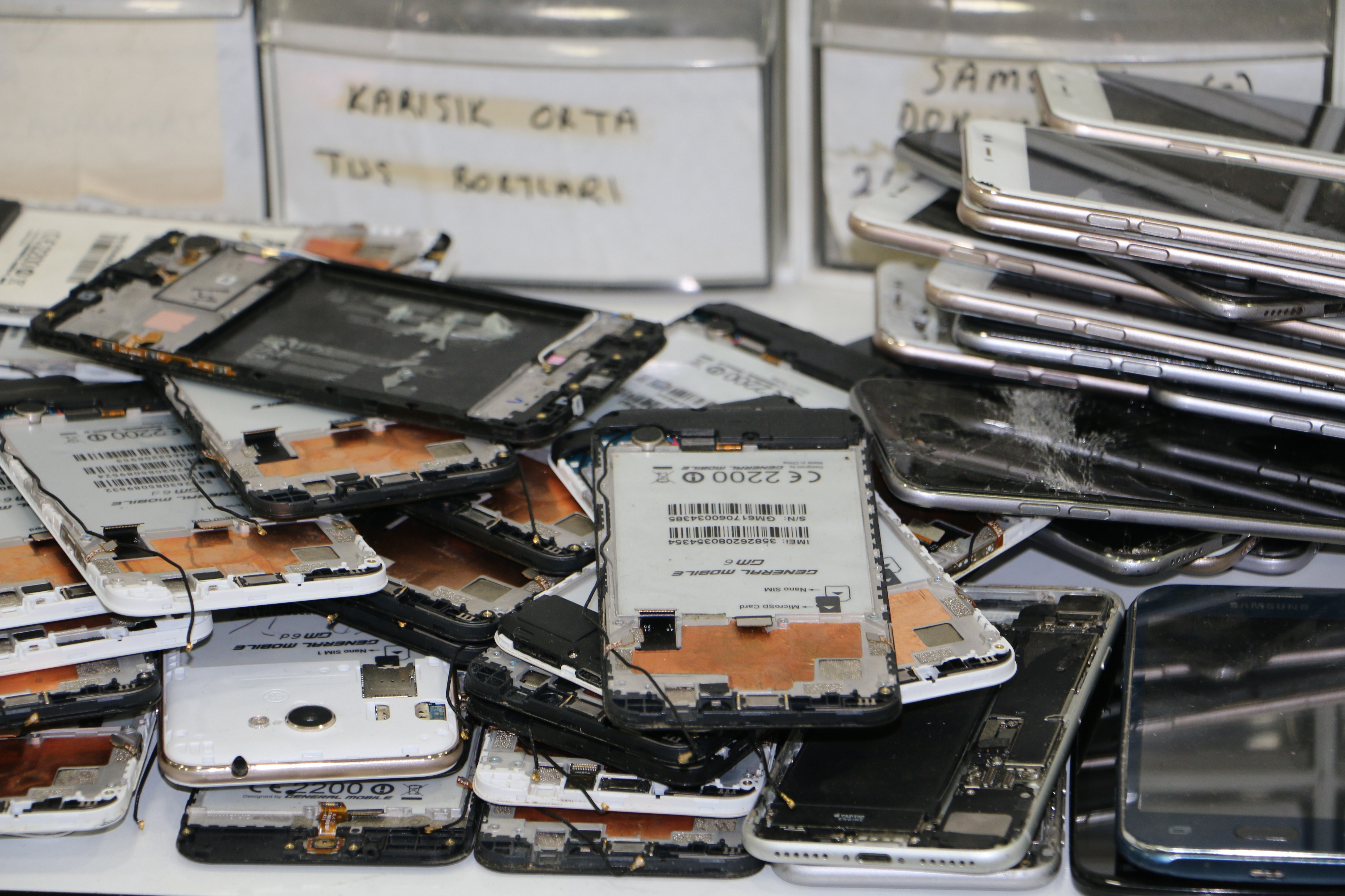 Uzmanı, telefon bataryalarının neden patladığını anlattı