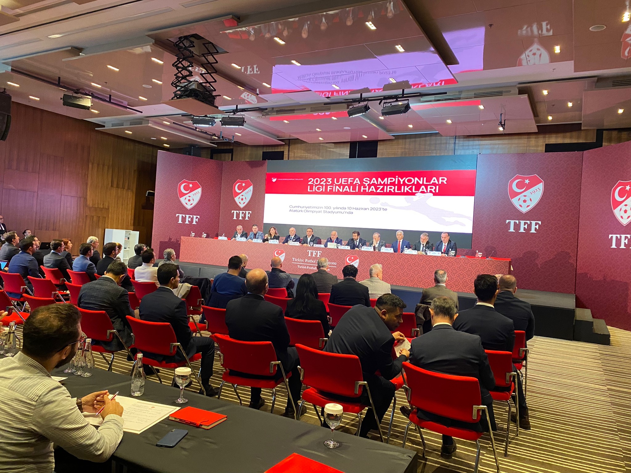 TFF Başkanı Mehmet Büyükekşi: 'Hakemin yanına fazladan gelen oyuncuya para cezası vereceğiz'