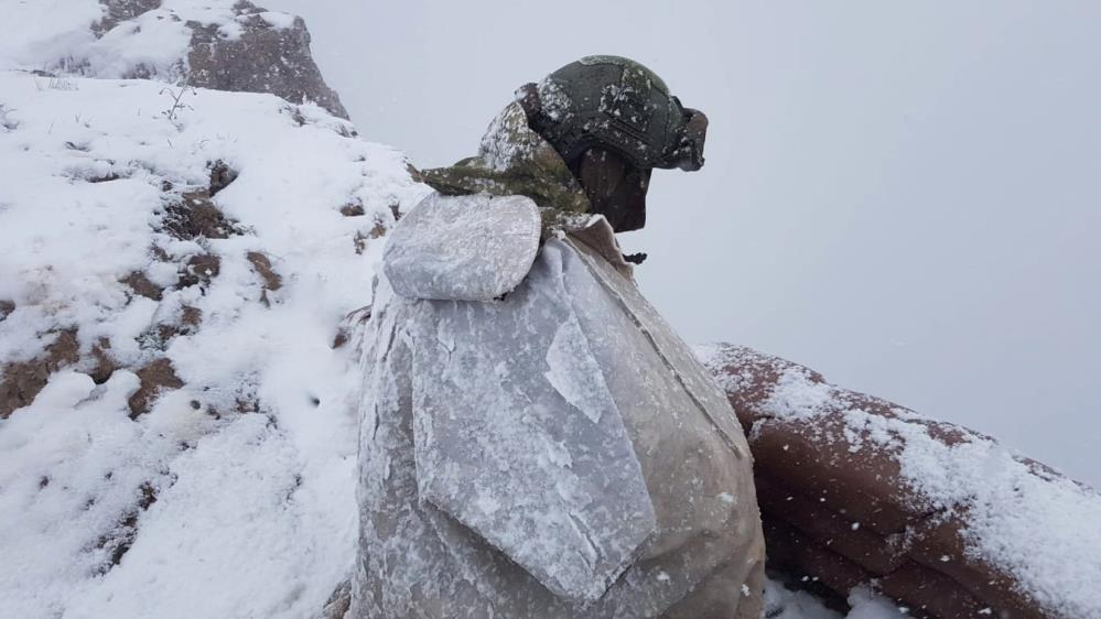 Mehmetçik'ten eksi 25'te vatan nöbeti