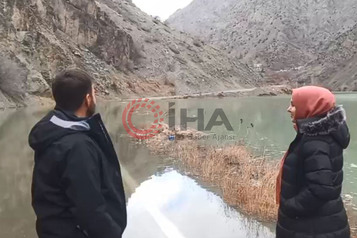 Artvin’de nişanlı çift tanıştıkları köyün sular altında kalmasını son kez izledi