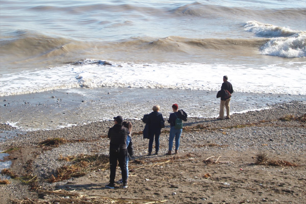 Dünyaca ünlü sahildeki çamur kirliliği havadan görüntülendi