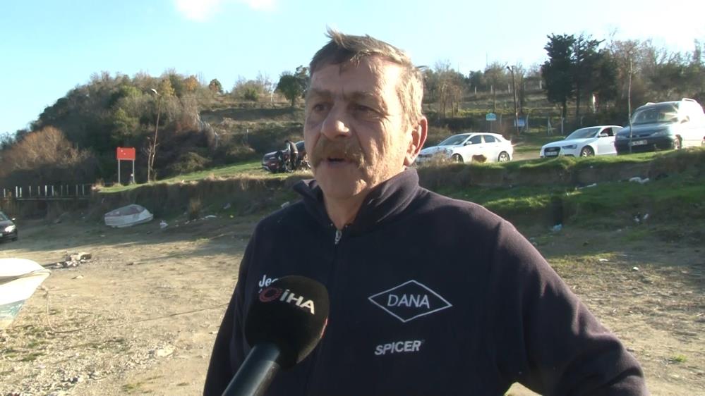 Terkos Gölü’nde sular çekildi, teknelerin yüzdüğü yerde insanlar yürüyüş yaptı