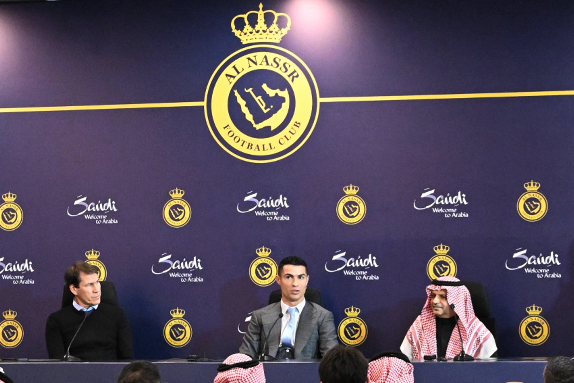 Cristiano Ronaldo, görkemli törenle Al Nassr’a imza attı