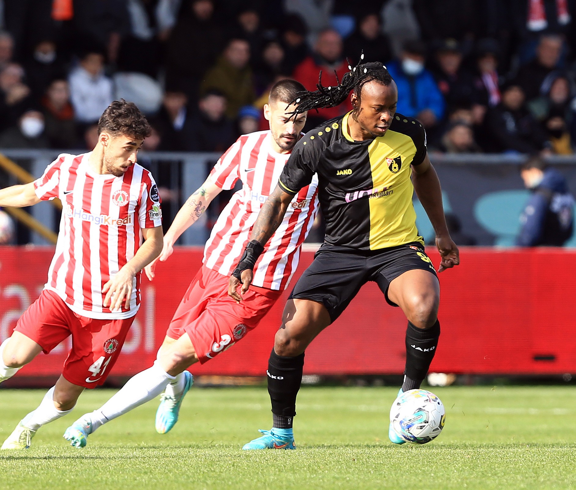 Ümraniyespor'a evinde İstanbulspor baskını!