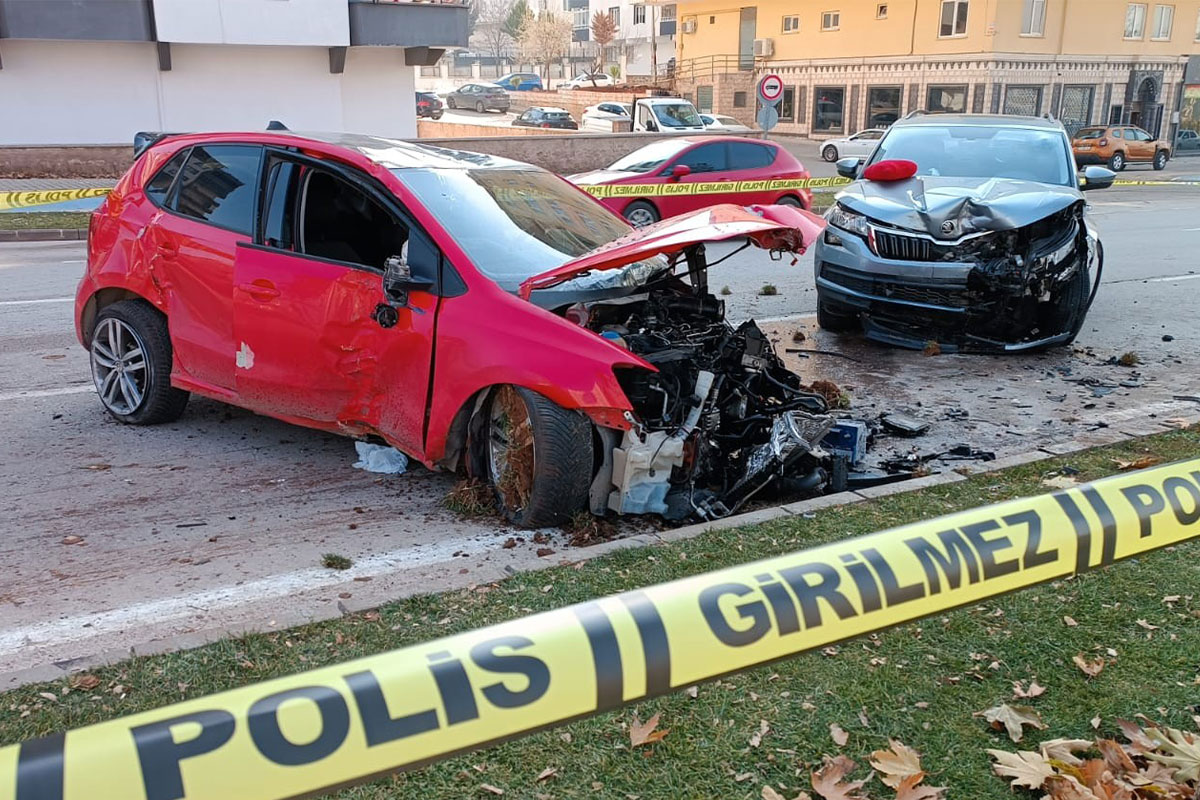 Gaziantep'te 4 kişinin yaralandığı feci kaza kamerada