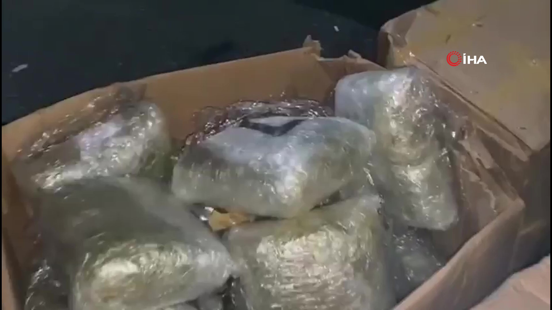 İBB aracı ile uyuşturucu servisi! 2 şüpheli gözaltına alındı