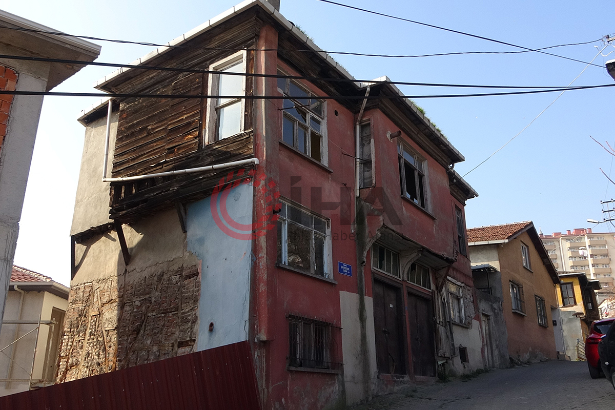 İzmit'in tarihe tanıklık eden evleri bakın ne halde