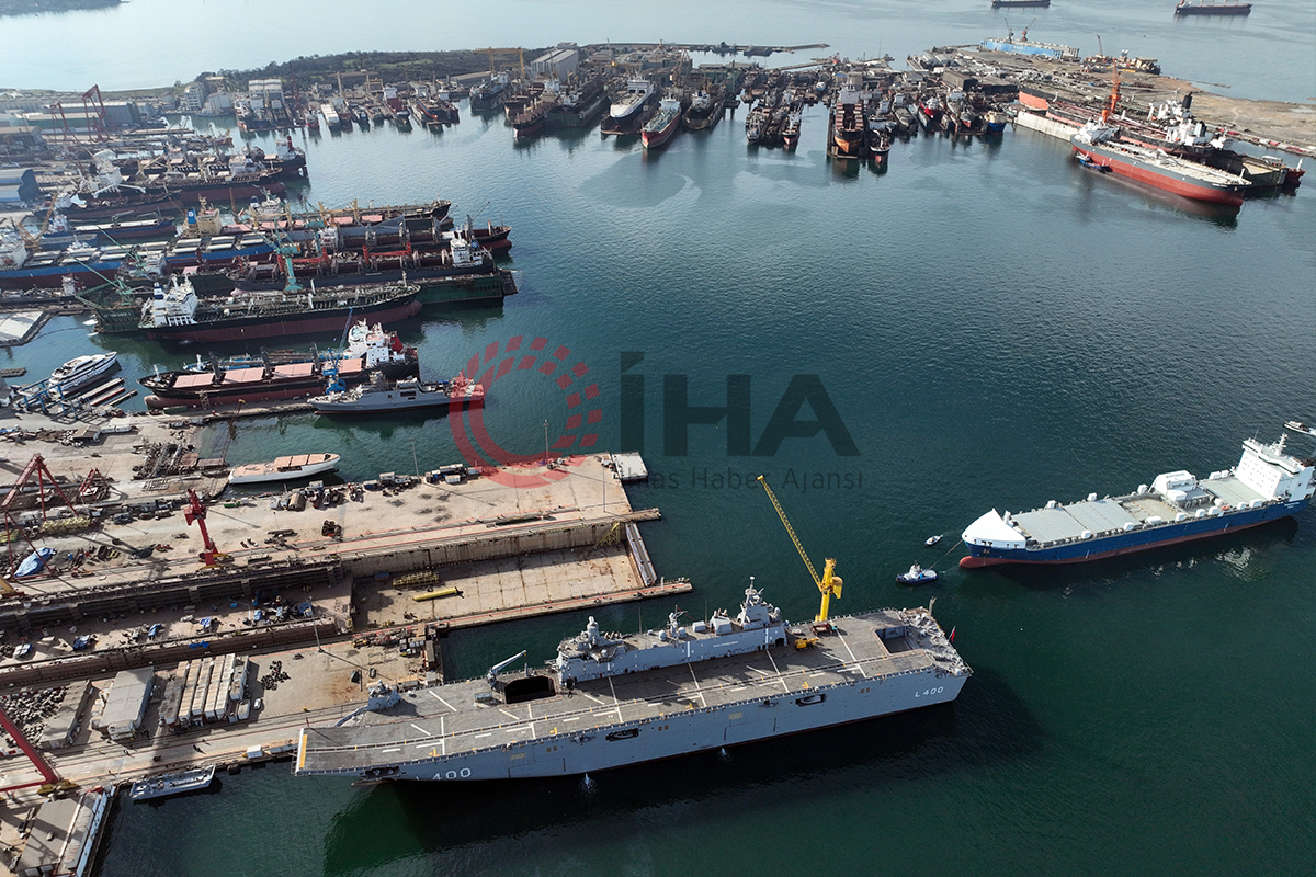 Mavi Vatan'ı koruyacak olan Türkiye'nin ilk uçak gemisi havadan görüntülendi