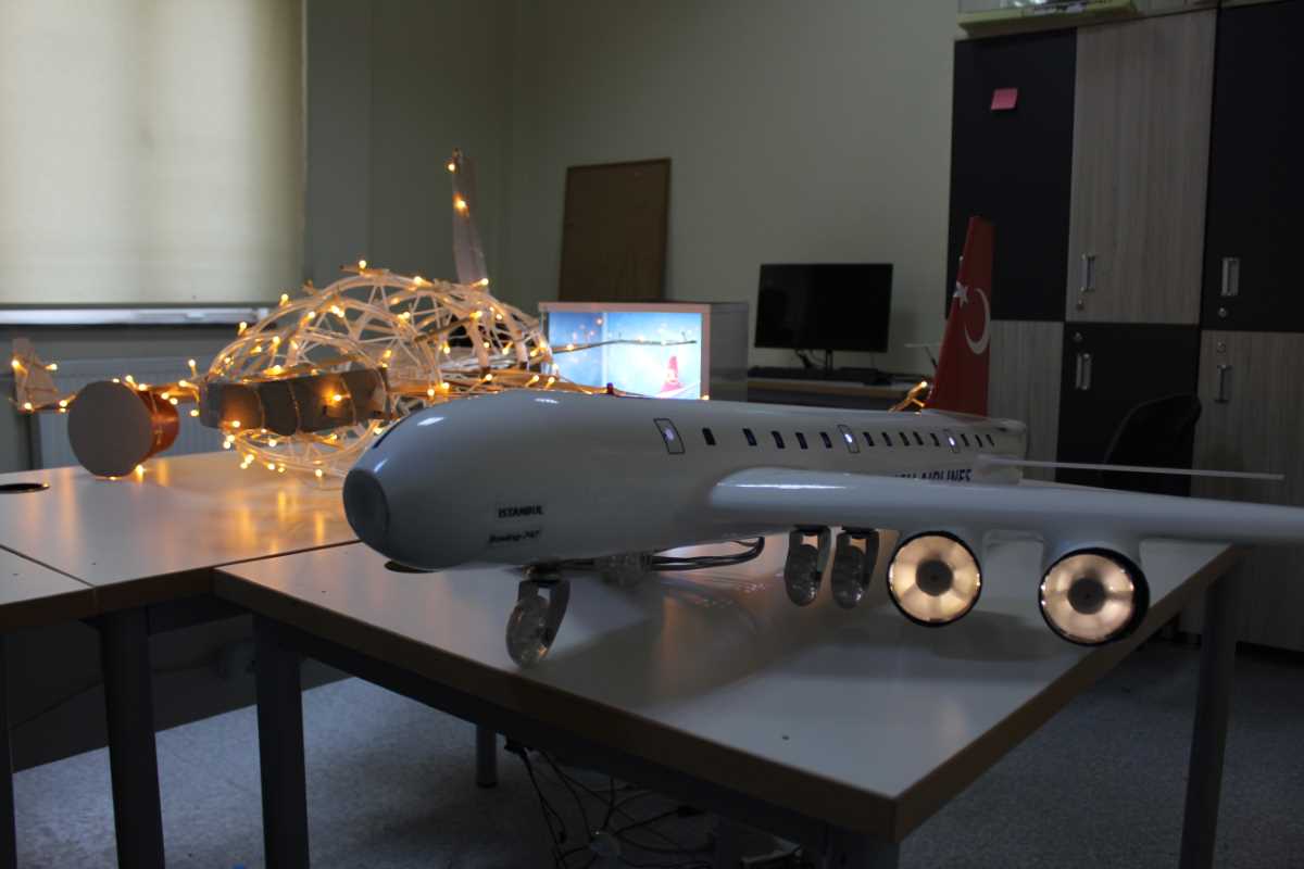 Çöpe gidecek malzemelerle uçak tasarladılar