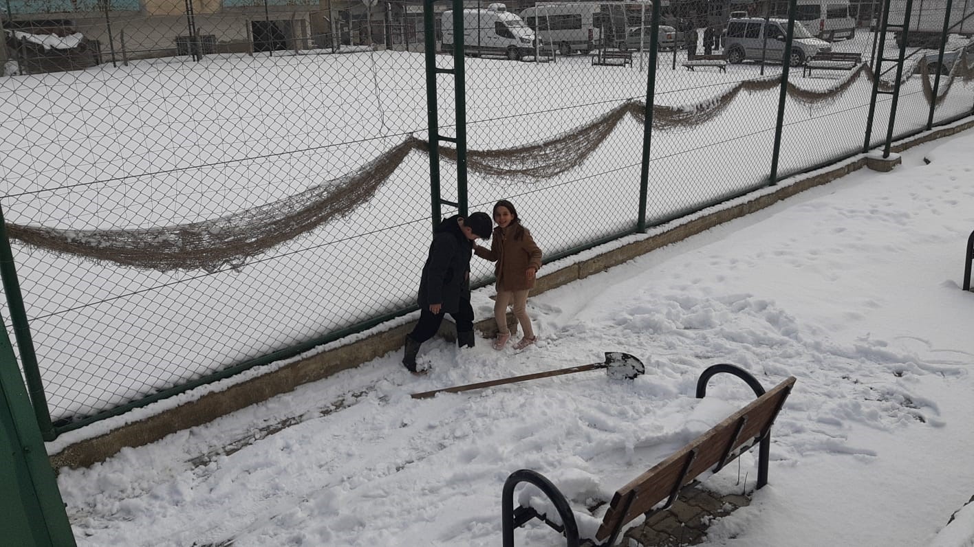 Yurdun büyük bölümü karın etkisinde. Yollar kapandı, sürücüler zor anlar yaşadı...