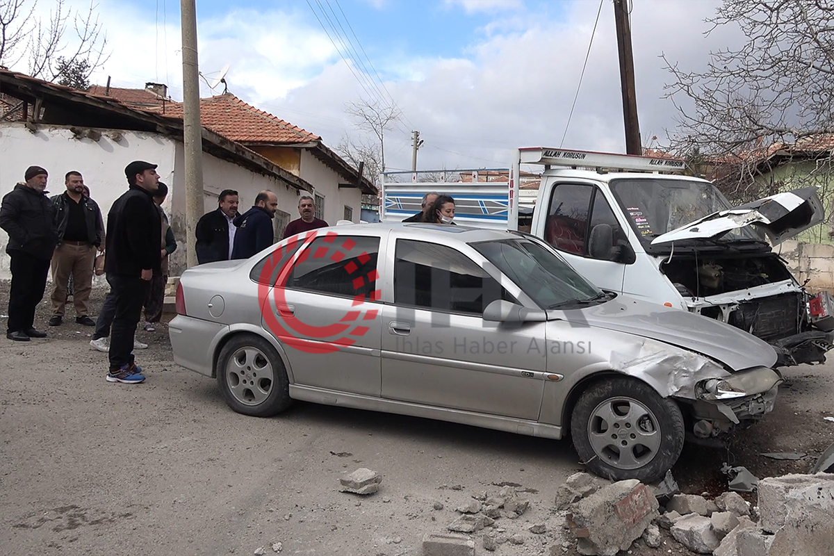 Kamyonetindeki hasarı gören öfkeli sürücüden şaşırtan istek: 'Yakınlarını çağırın paramı versin'
