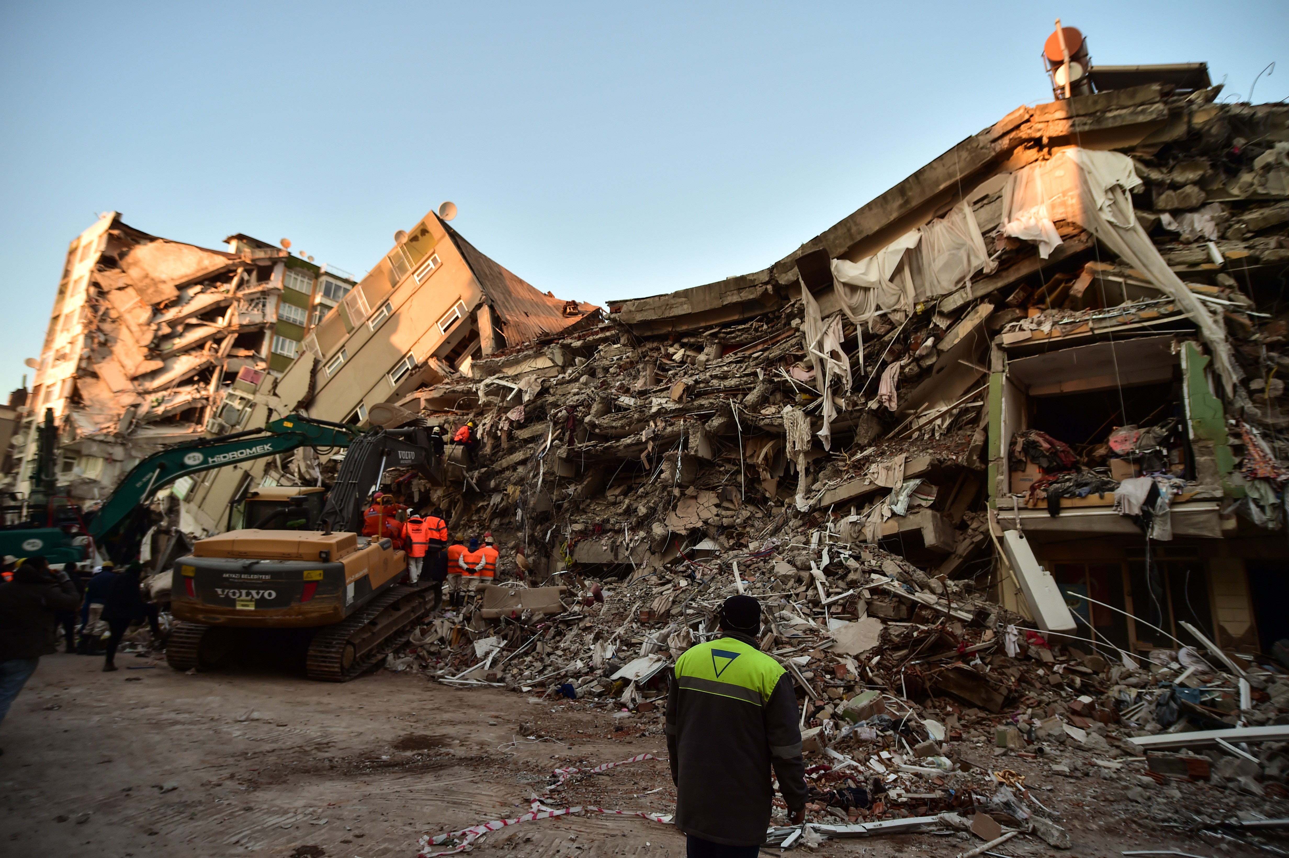 Ekiplerin gece gündüz çalışmaları havadan dron ile görüntülendi