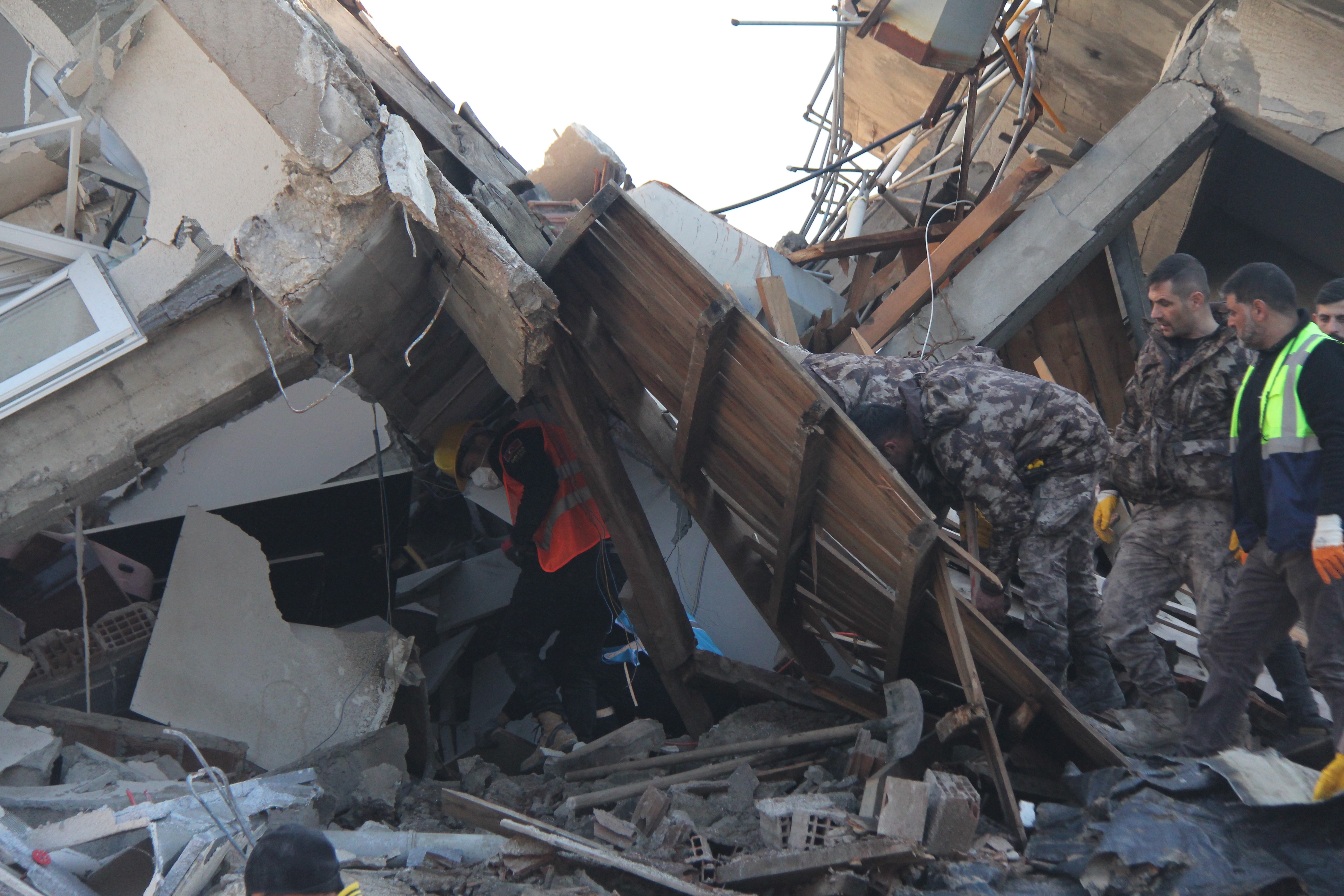 Deprem bölgesinden artık tek ses yükseliyor: 'Sesimi duyan var mı?'