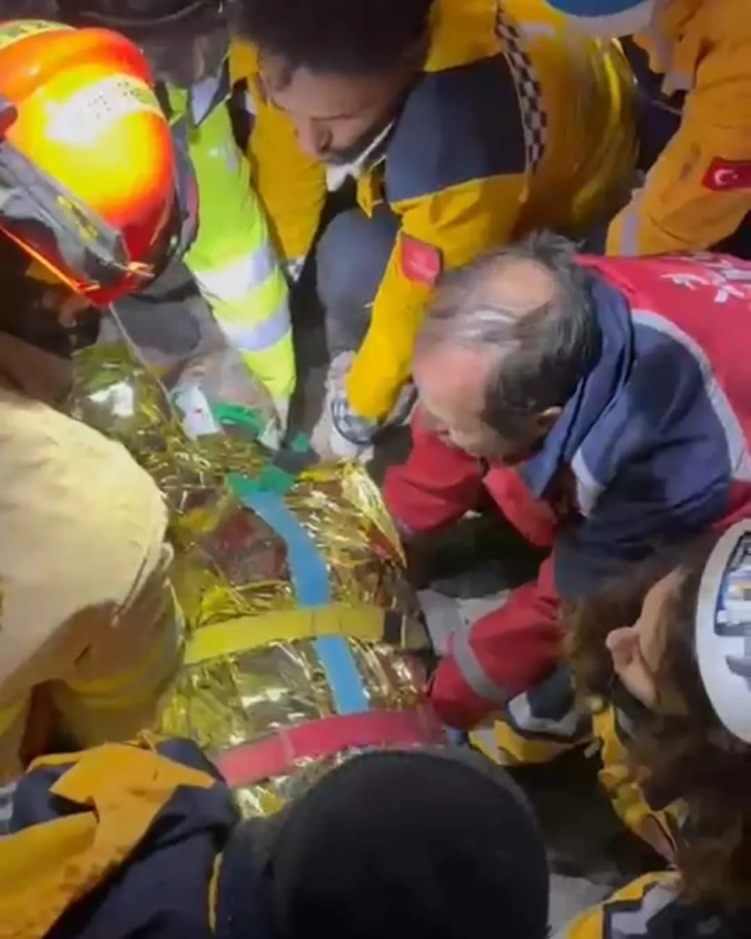 ‘Beni özele götürmeyin, param yok’ diyen Emine teyze İHA'ya konuştu