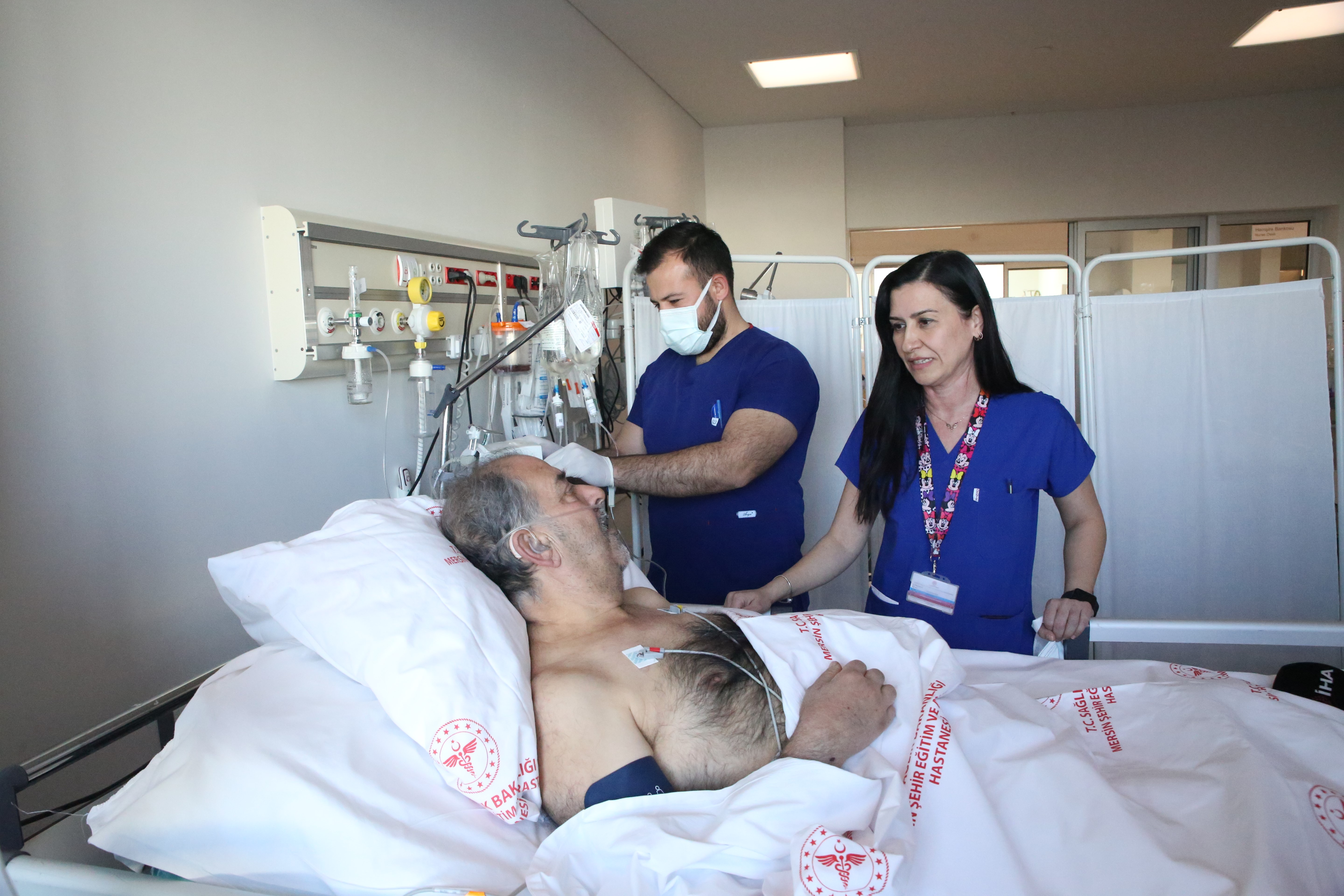 Enkaz altında idrarını içerek 183 saat hayatta kalmış