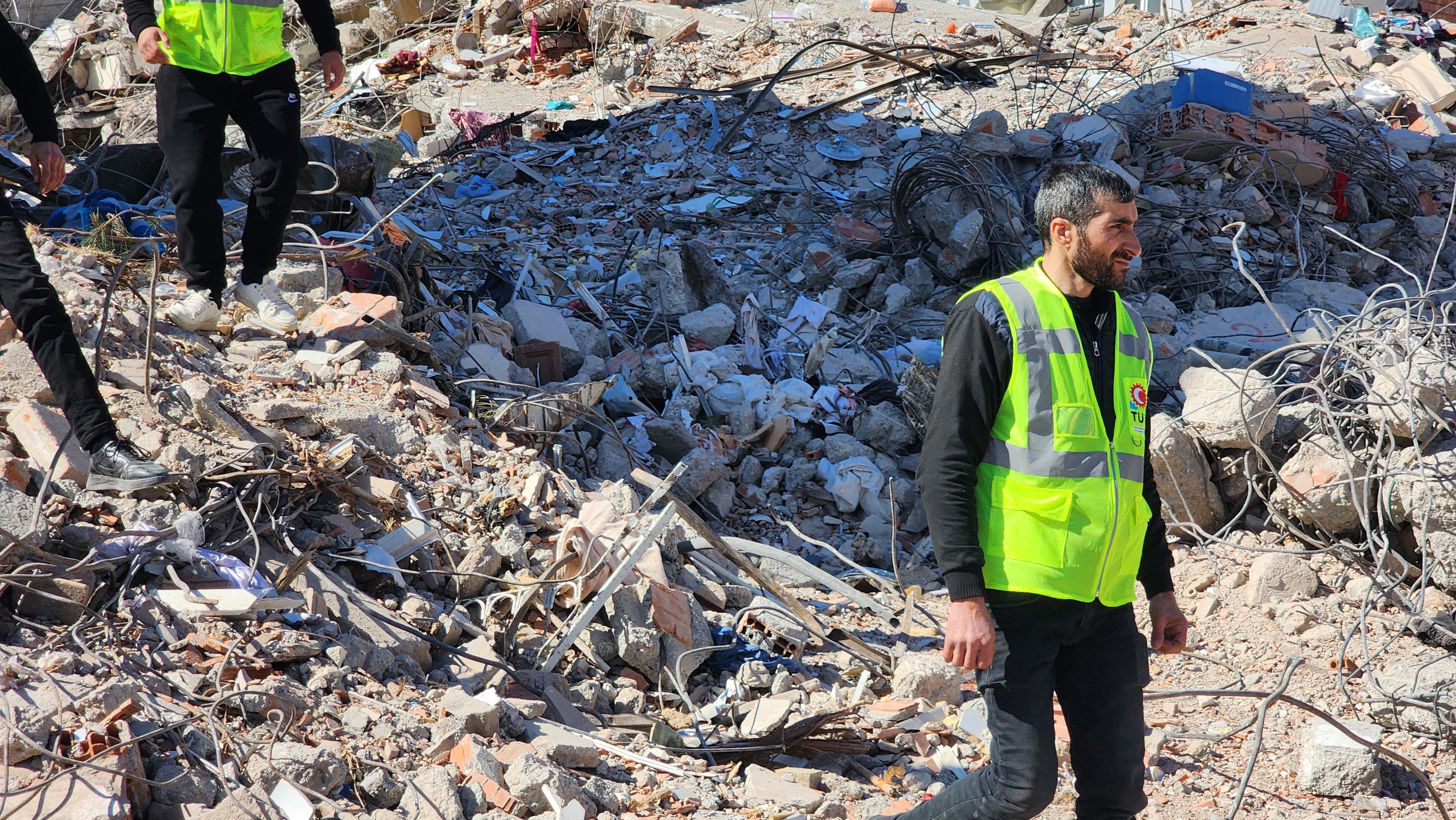 Azerbaycan’da çekilen fotoğrafı ile depremin simgesi olmuştu