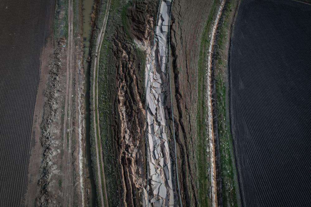 Pazarcık'ta depremde yarılan yol böyle görüntülendi