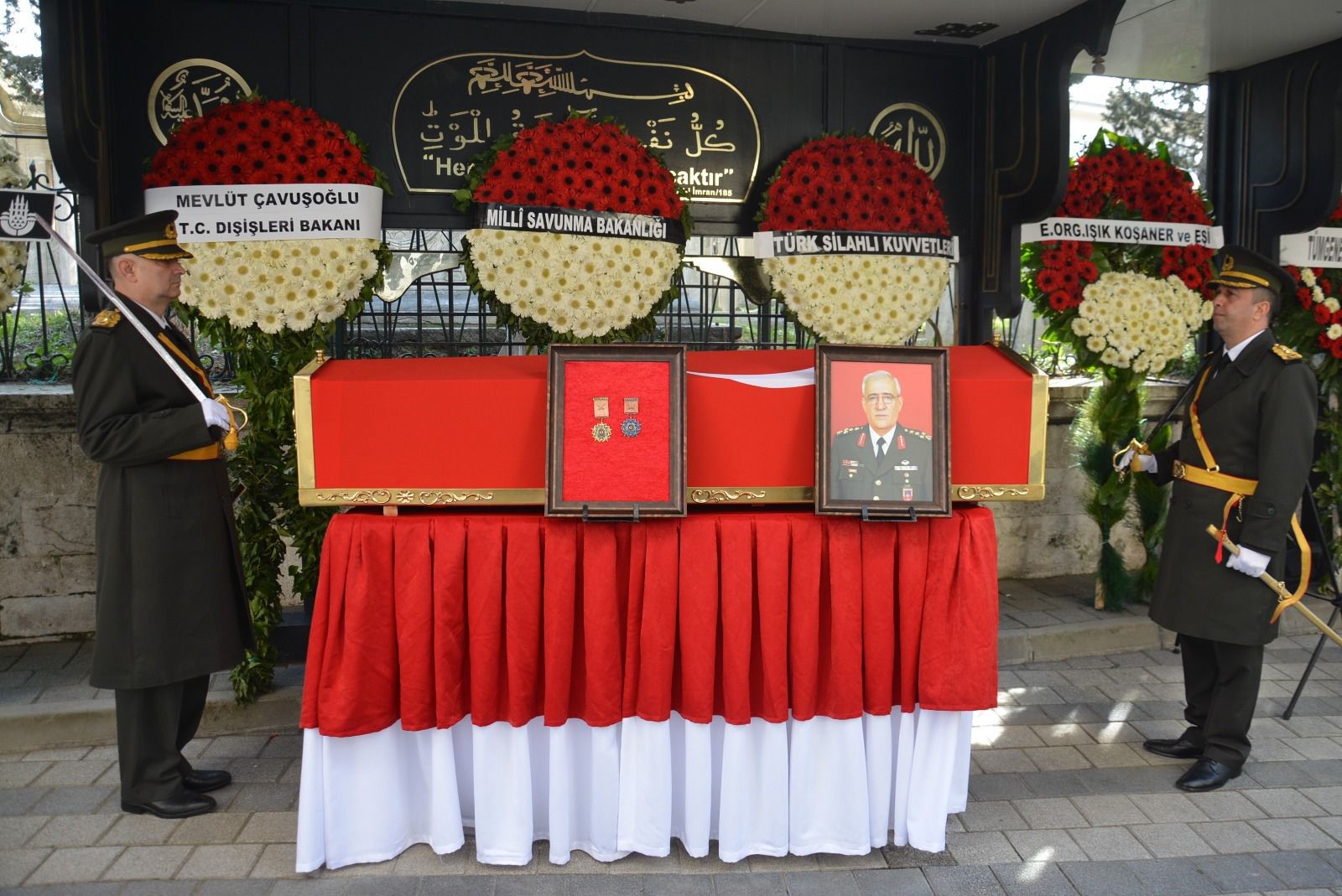 Eski Jandarma Genel Komutanı Şener Eruygur son yolculuğuna uğurlandı