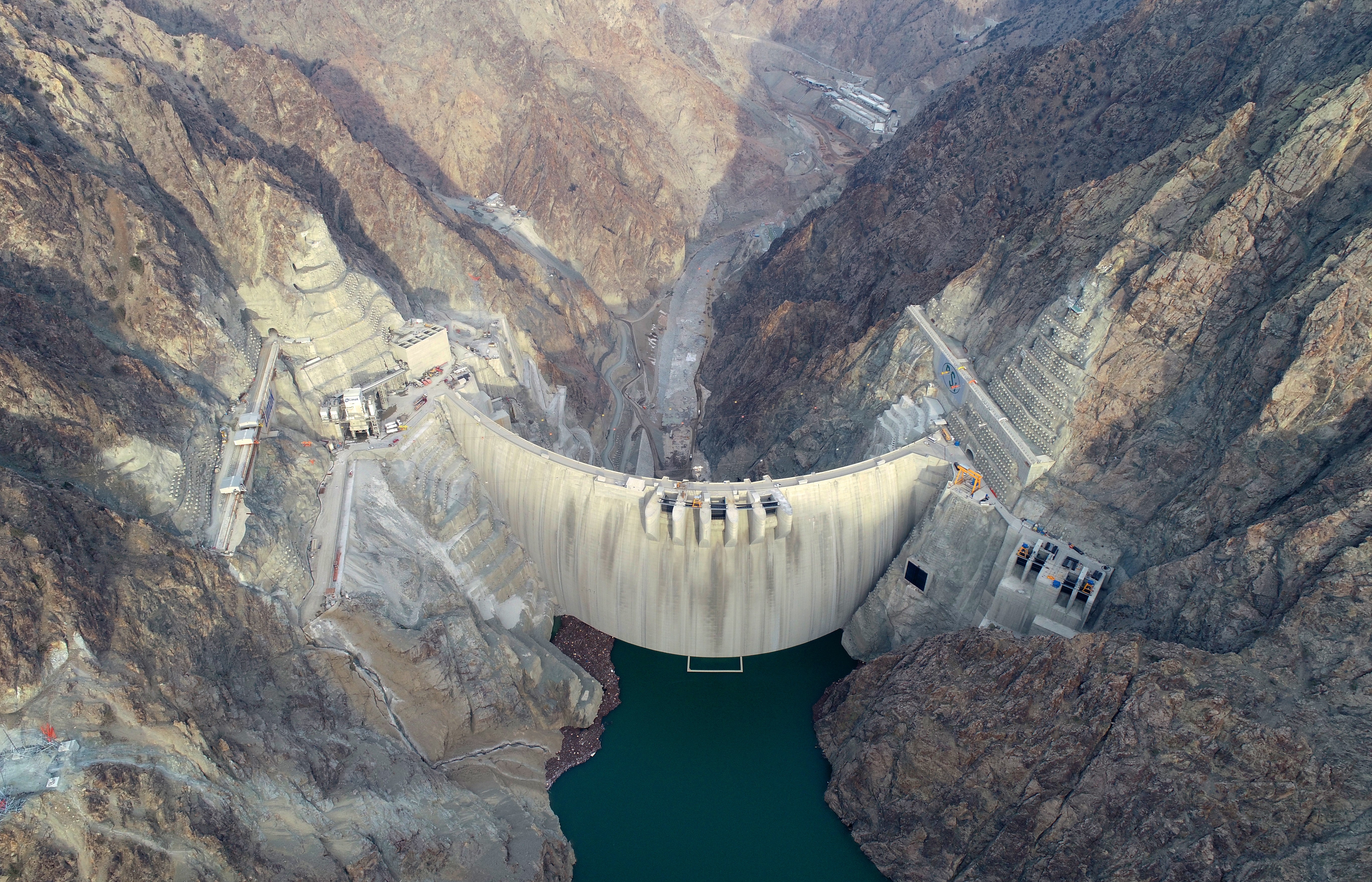 Kuraklık nedeniyle barajlar boşalırken, Yusufeli Barajı doluyor