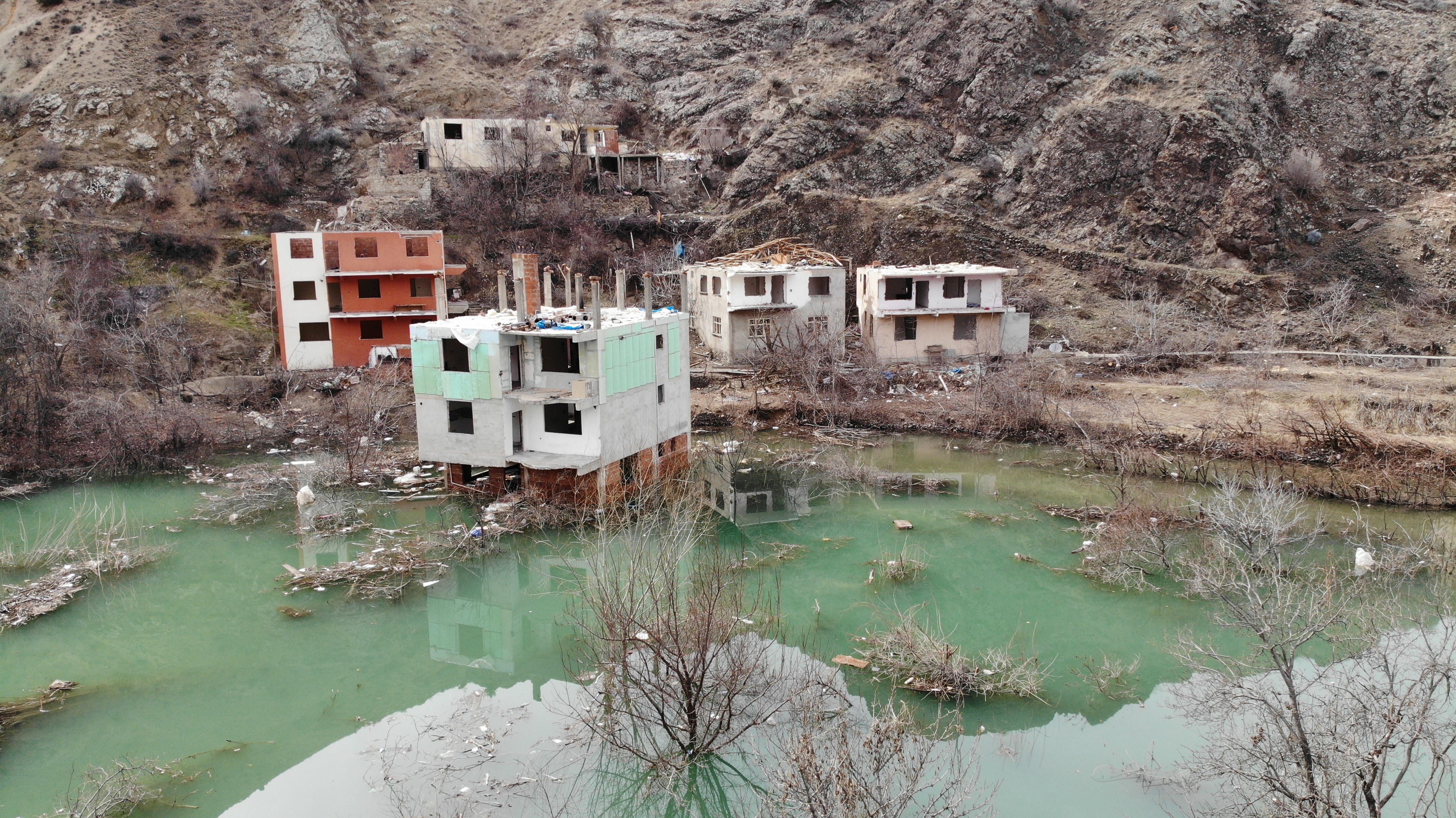 Kuraklık nedeniyle barajlar boşalırken, Yusufeli Barajı doluyor