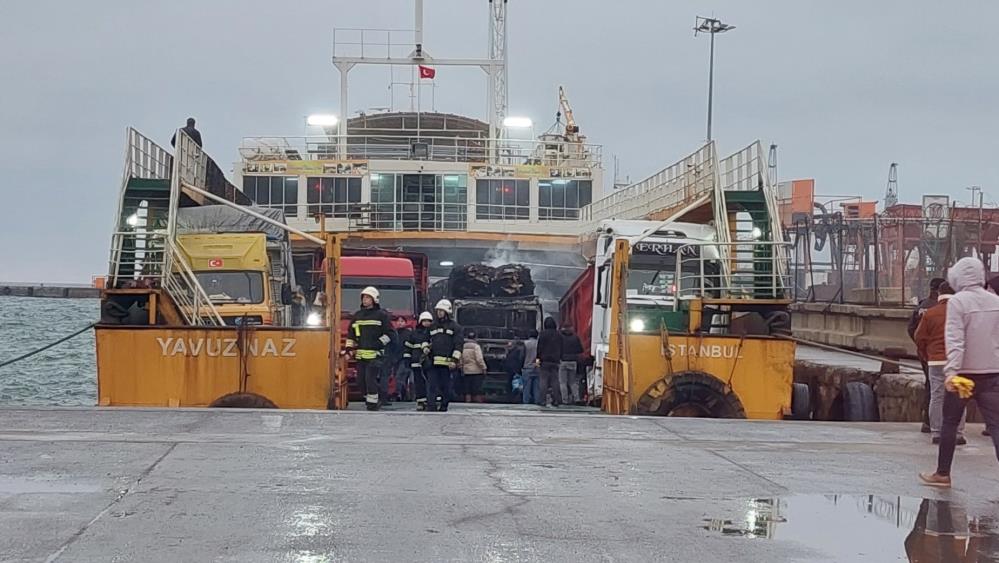 Tekirdağ açıklarında feribot alev alev yandı