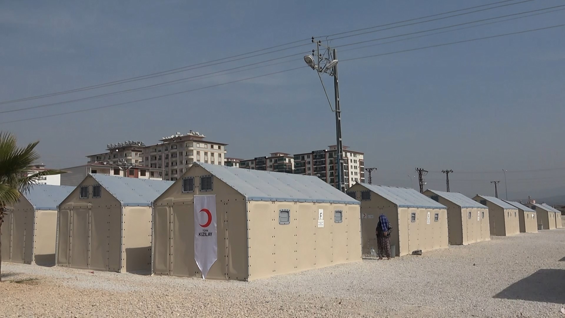 Depremzedeler için gönderilen İsveç yapımı çadırlar evleri aratmıyor