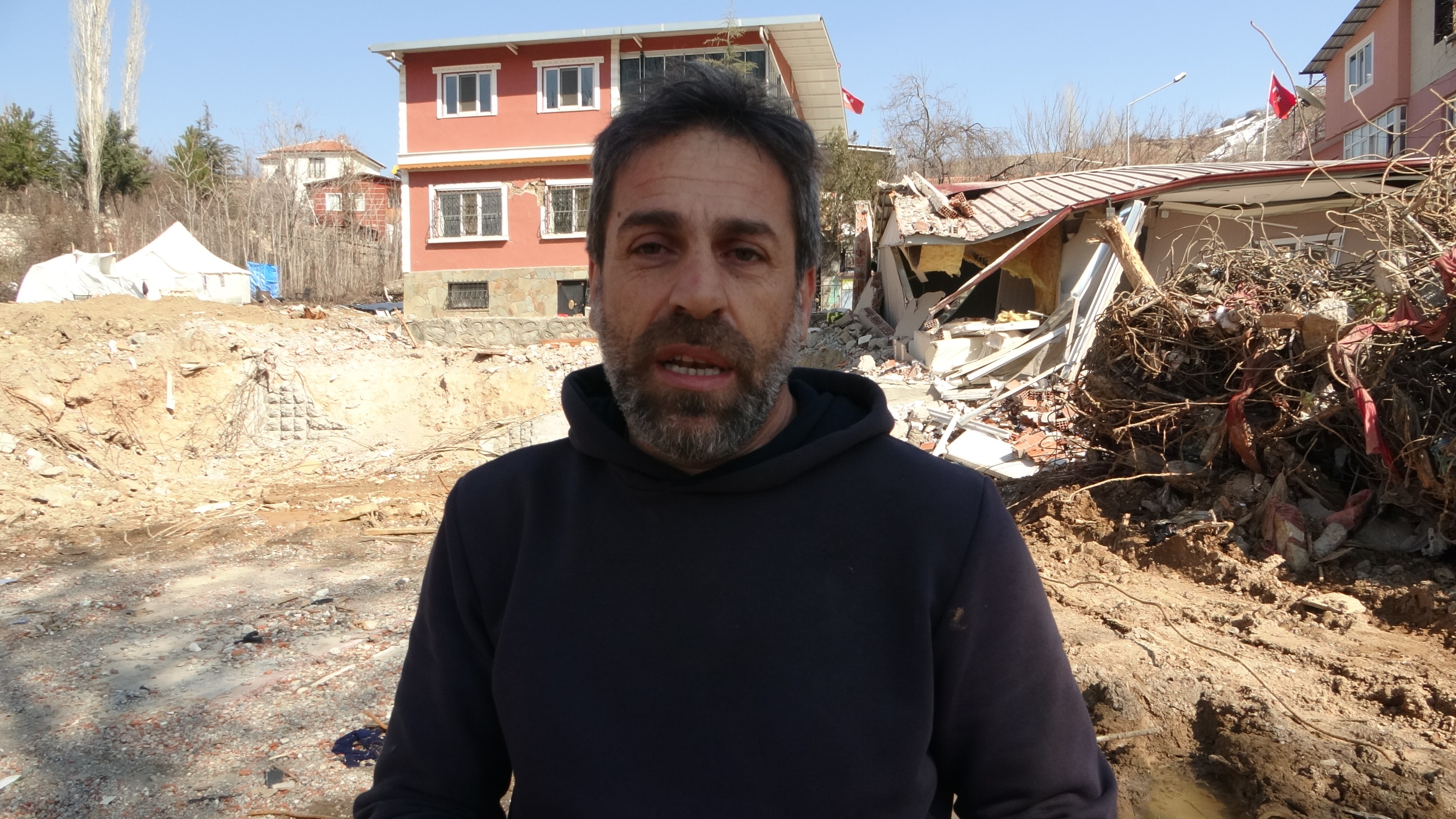 Depremde evleri yıkılan vatandaşlar yaşadıklarını anlattı: 'Evler patır patır döküldü'