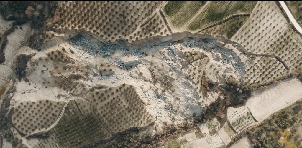 Kilometrelerce uzanan fay kırığı böyle görüntülendi