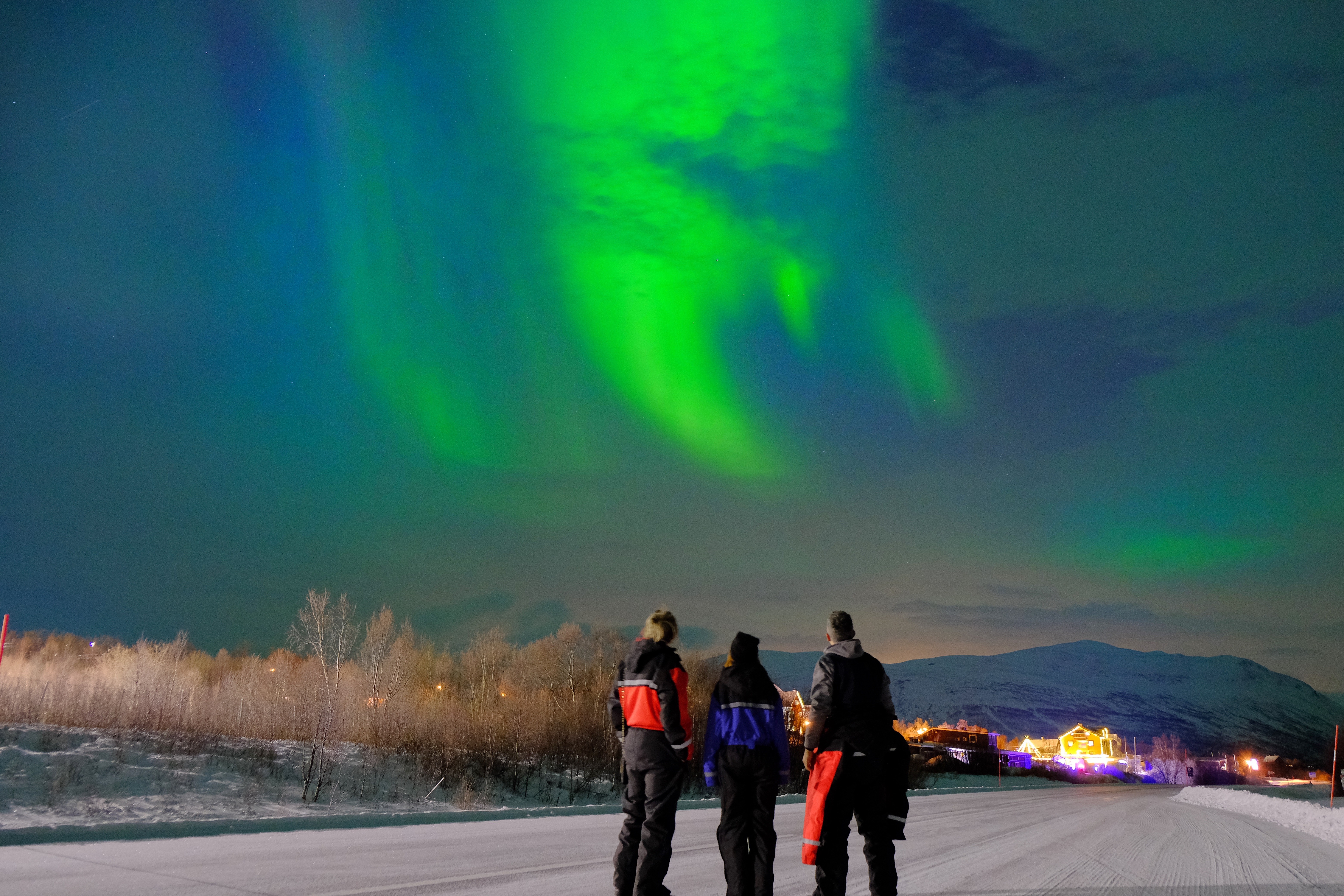 Eksi 40 derecede kilometrelerce yolu kuzey ışıklarını görmek için gidiyorlar