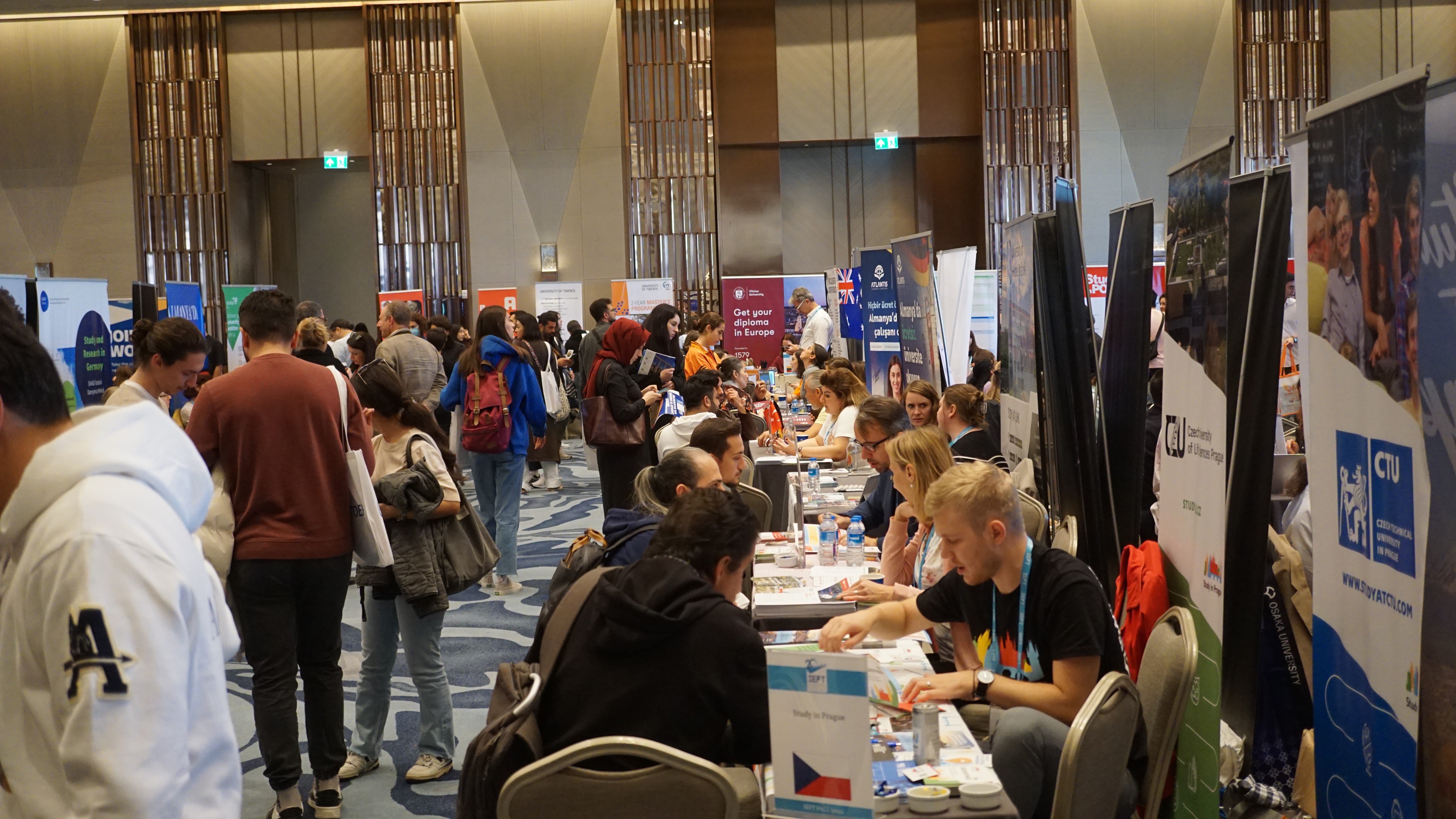 Depremden etkilenen öğrencilere 450 bin dolarlık yurt dışı eğitim bursu