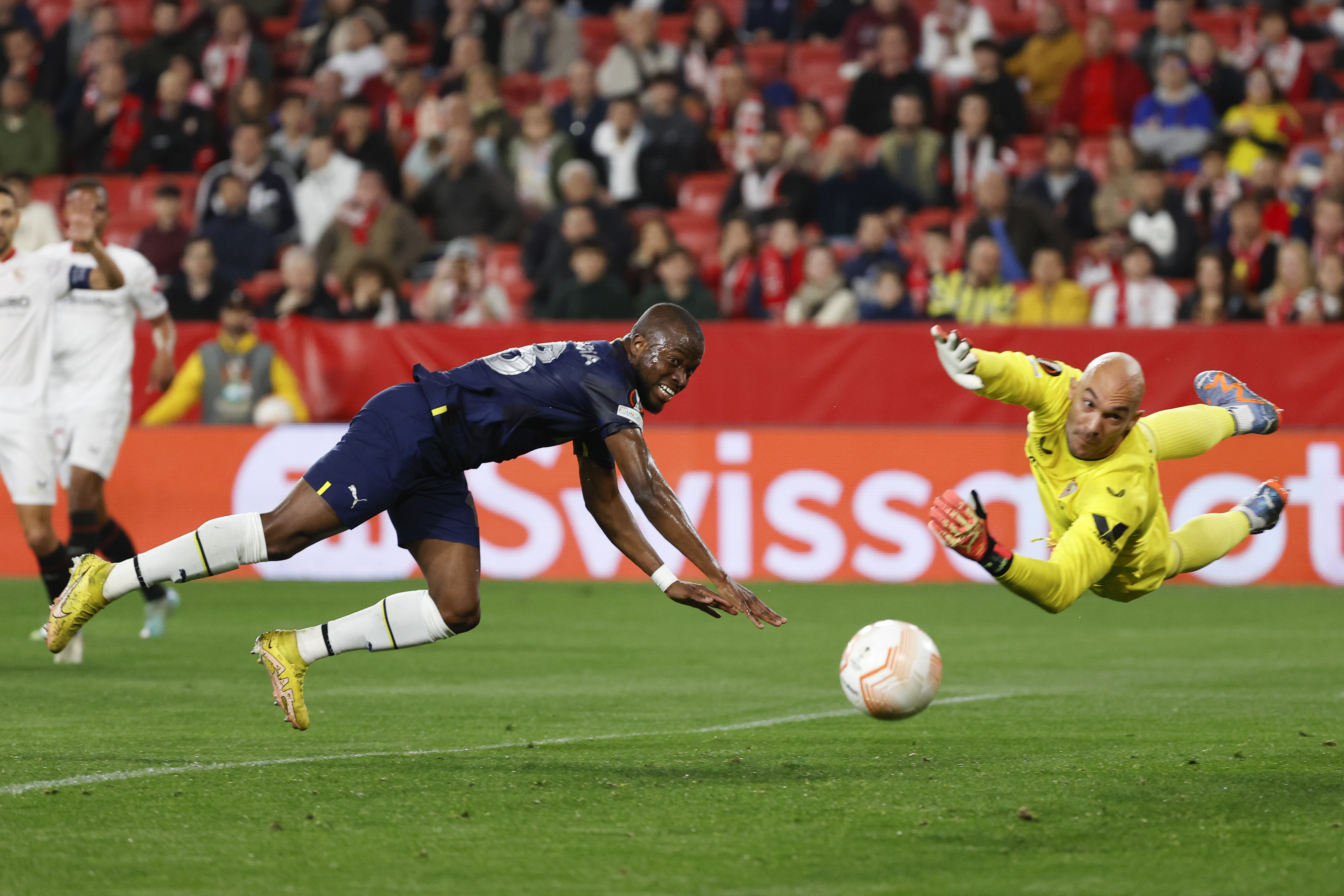 Avrupa Ligi'nde Fenerbahçe, Sevilla'ya 2-0 mağlup oldu