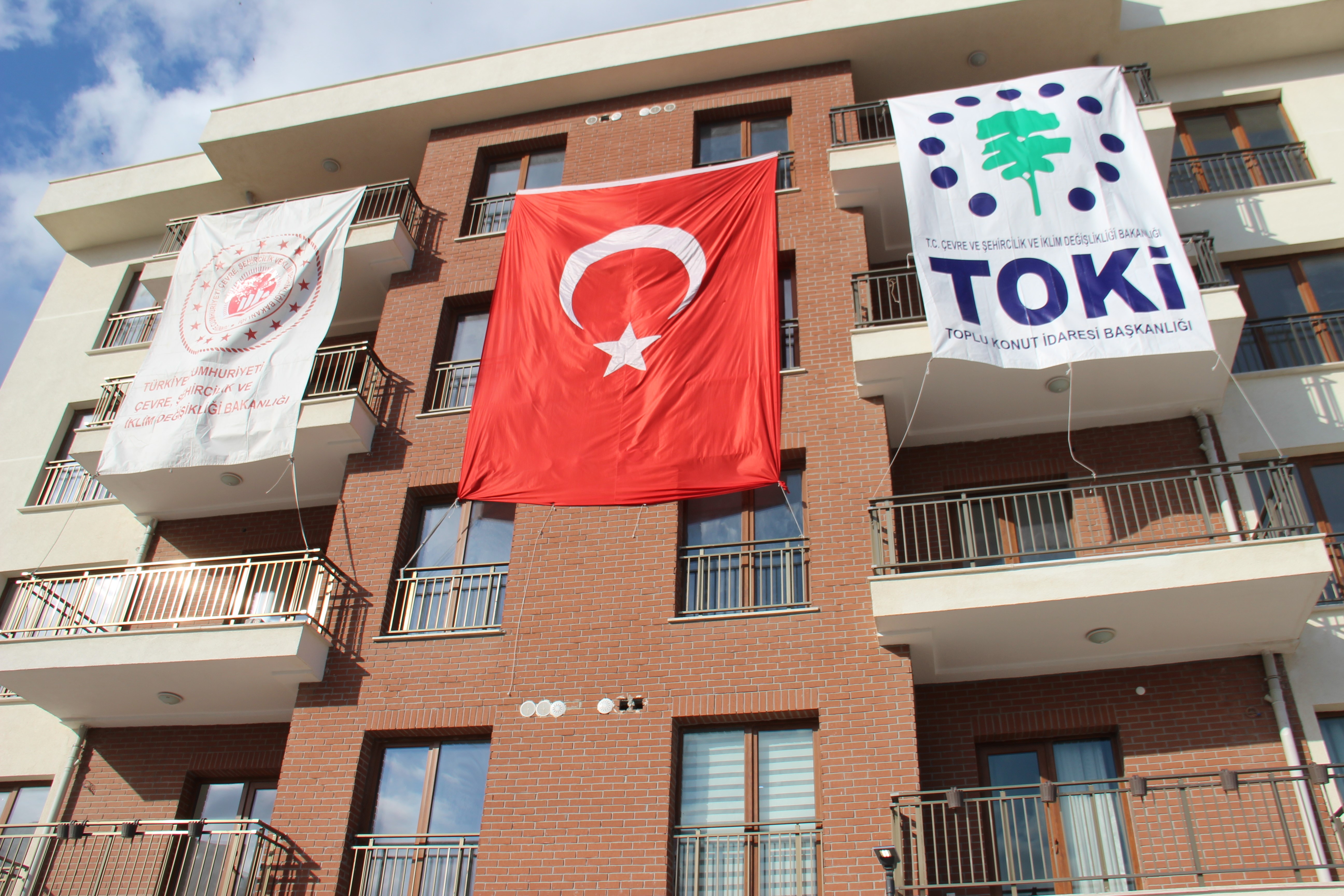 İzmir'de deprem sonrası inşa edilen 4 bin 602 adet konutun yapımı tamamlandı