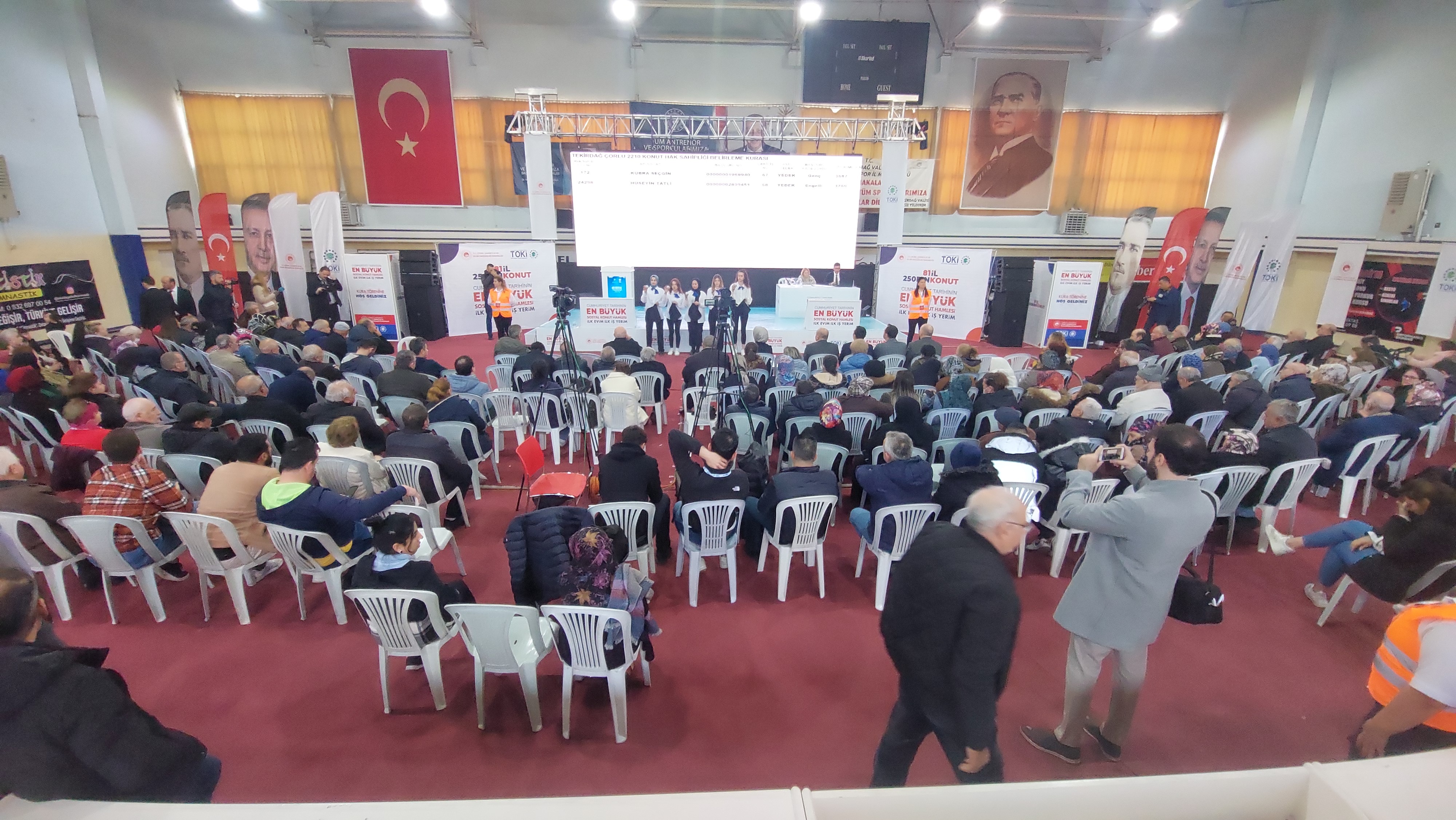 Tekirdağ'da TOKİ'nin kura çekilişi sürüyor