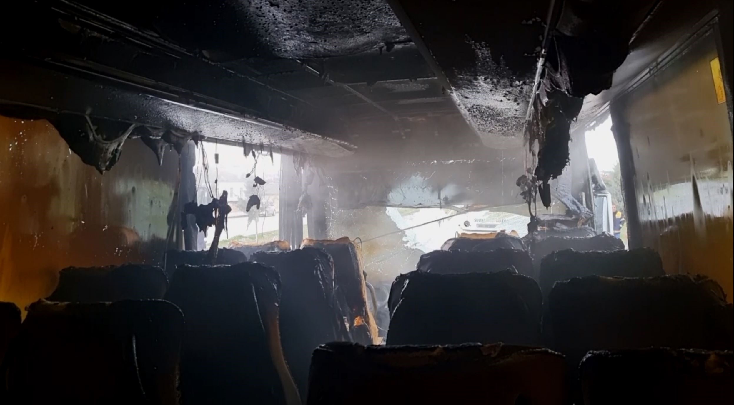 Aksaray'da 25 öğrencinin bulunduğu servis midibüsünde yangın