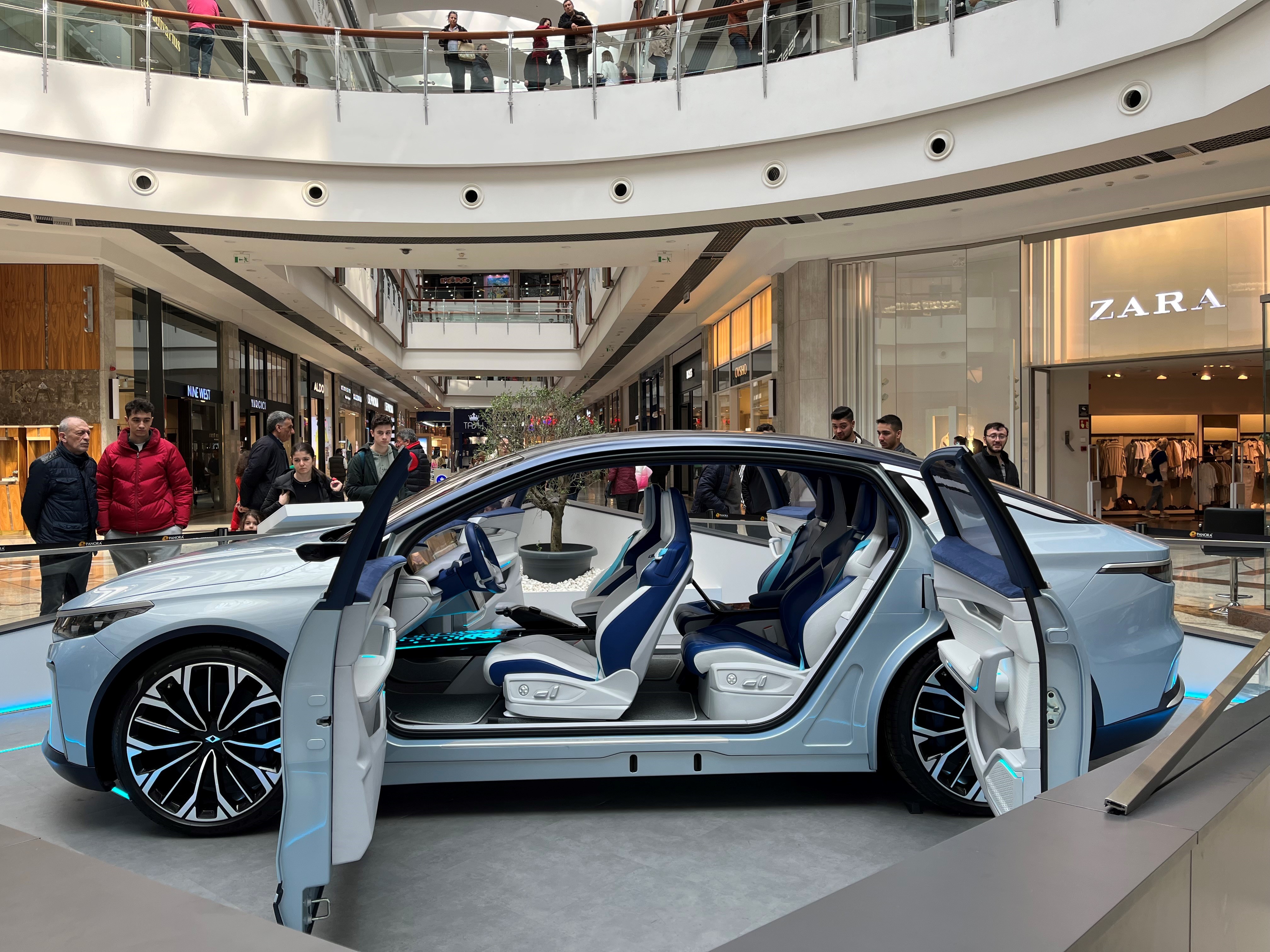 Türkiye'nin yerli otomobili TOGG'a Ankara’da yoğun ilgi