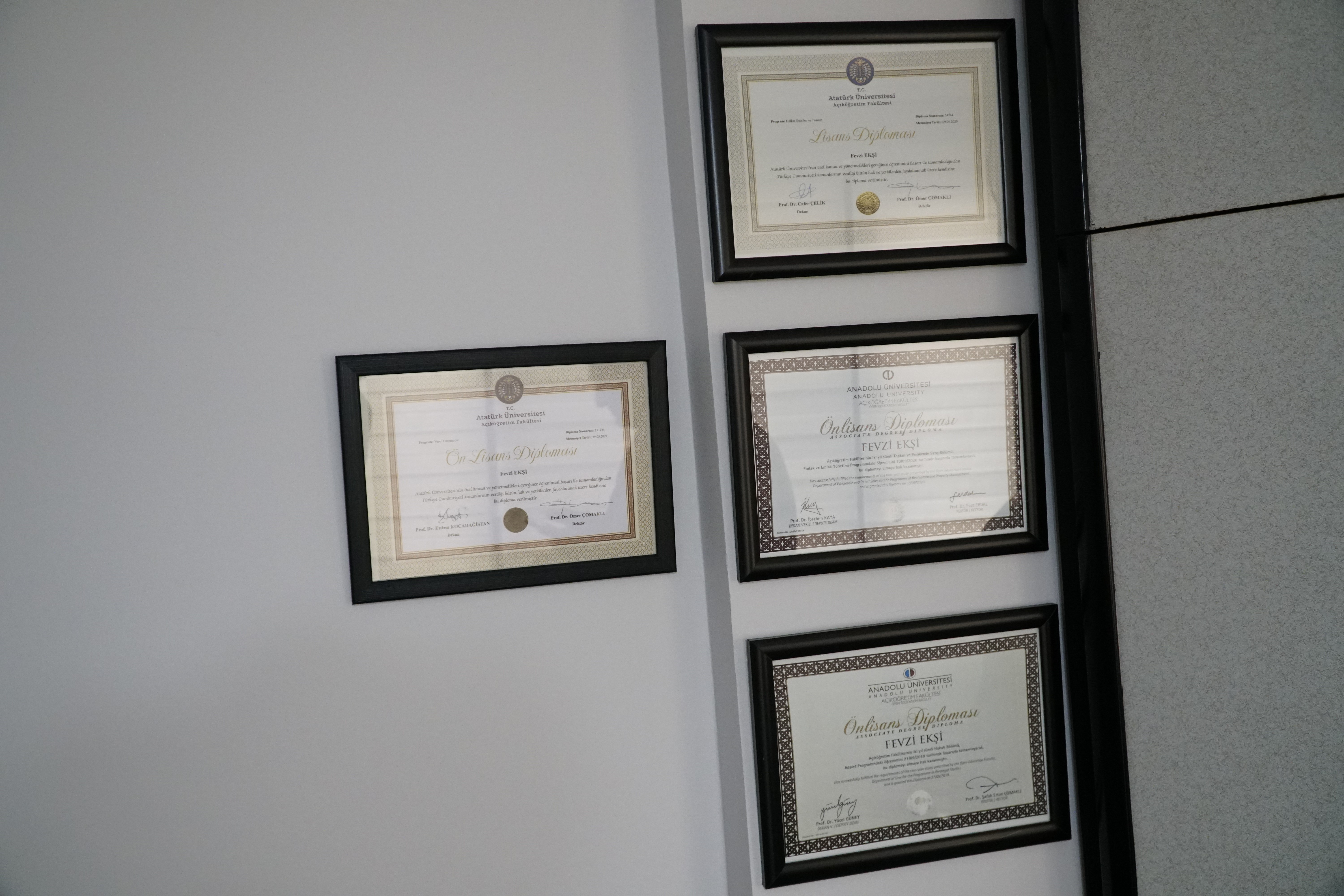 69 yaşında bitmeyen eğitim isteğiyle beşinci üniversiteden mezun oldu