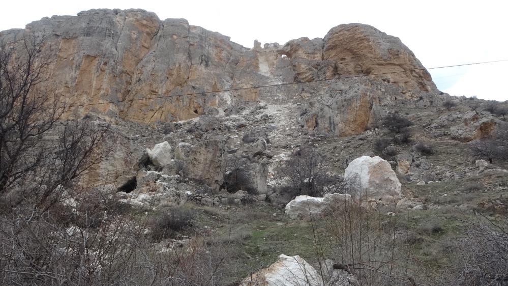 Depremzedeler dehşet anlarını anlattı: 'Böyle bir şey görmedik, dağlar bölük bölük bölündü'