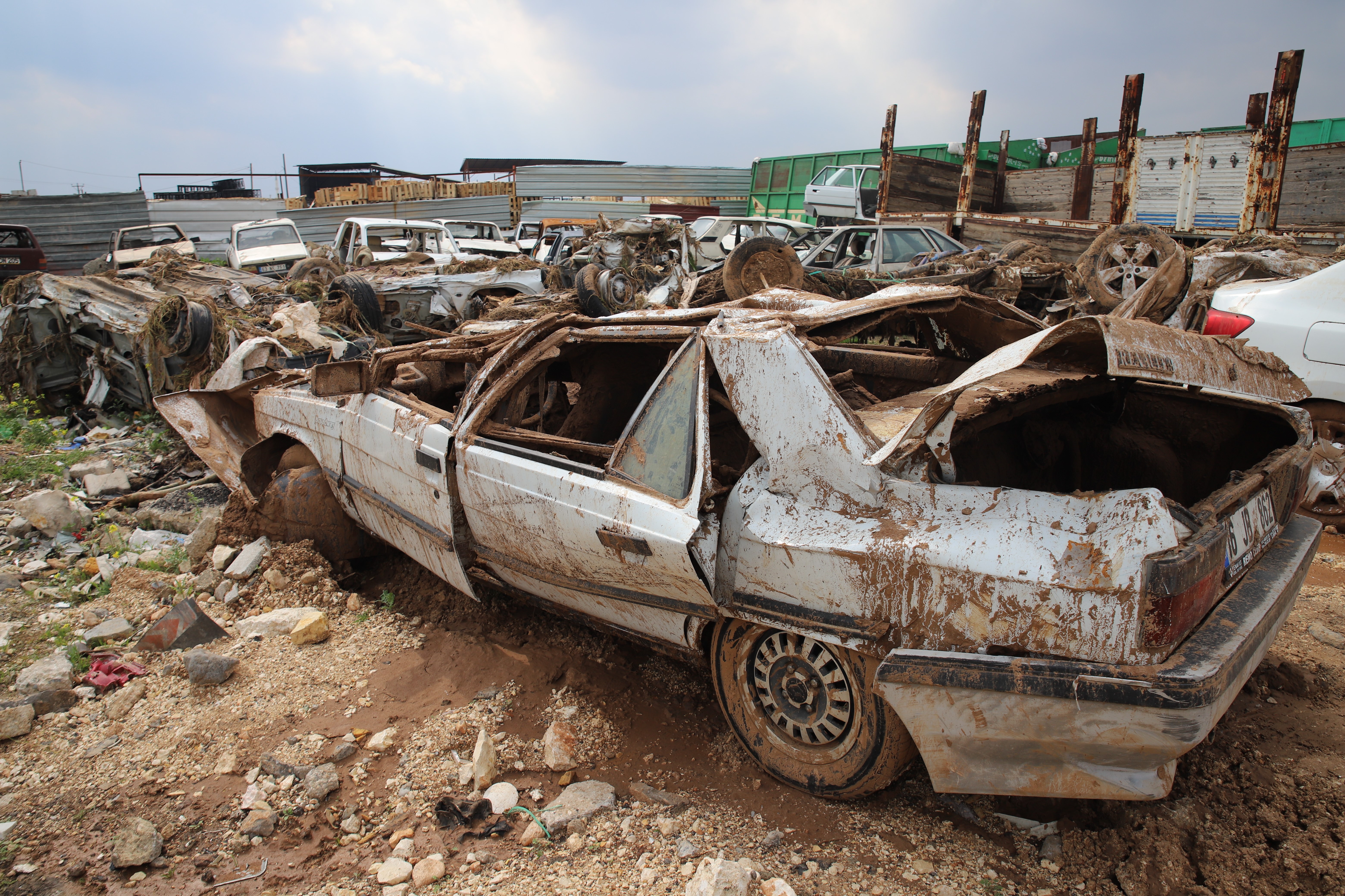 Sel sonrası otomobilini tanıyamadı