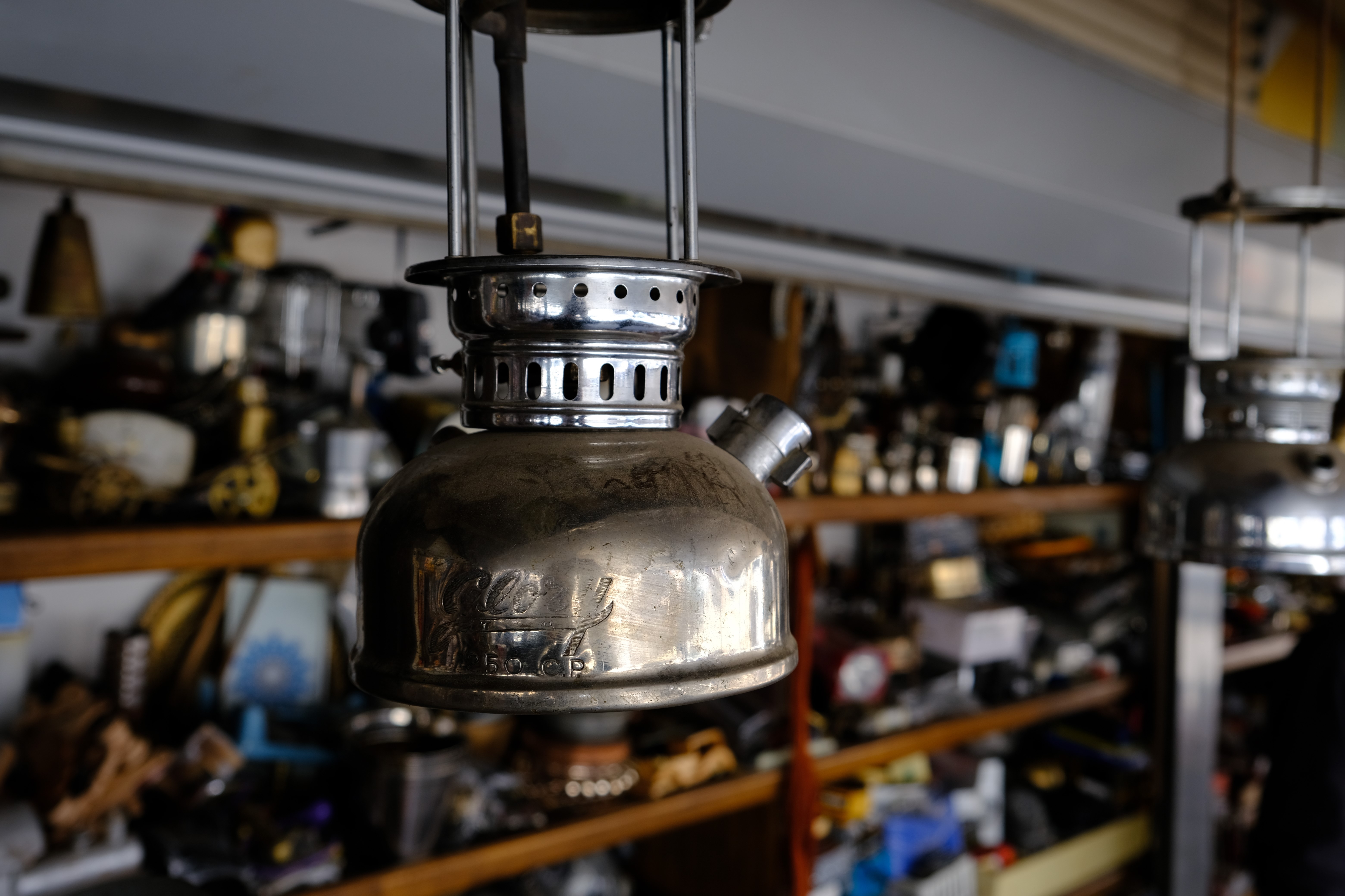 X kuşağının popüler ürünleri demode olunca, şark köşelerine süs oluyor