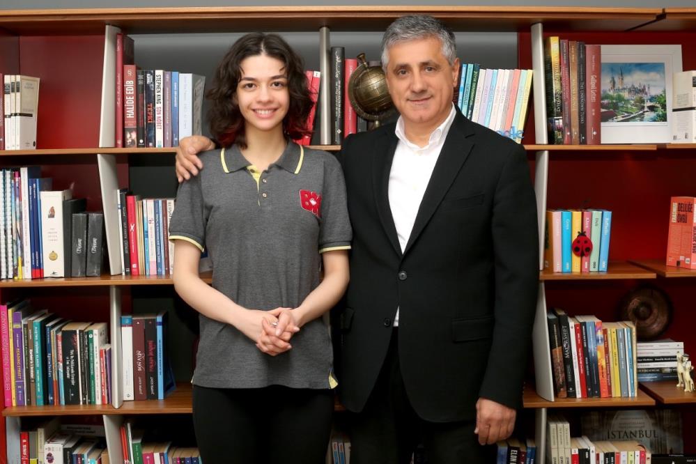 Dünyanın en parlak 100 öğrencisinden Karen aynı anda Harvard ve Stanford’tan kabul aldı